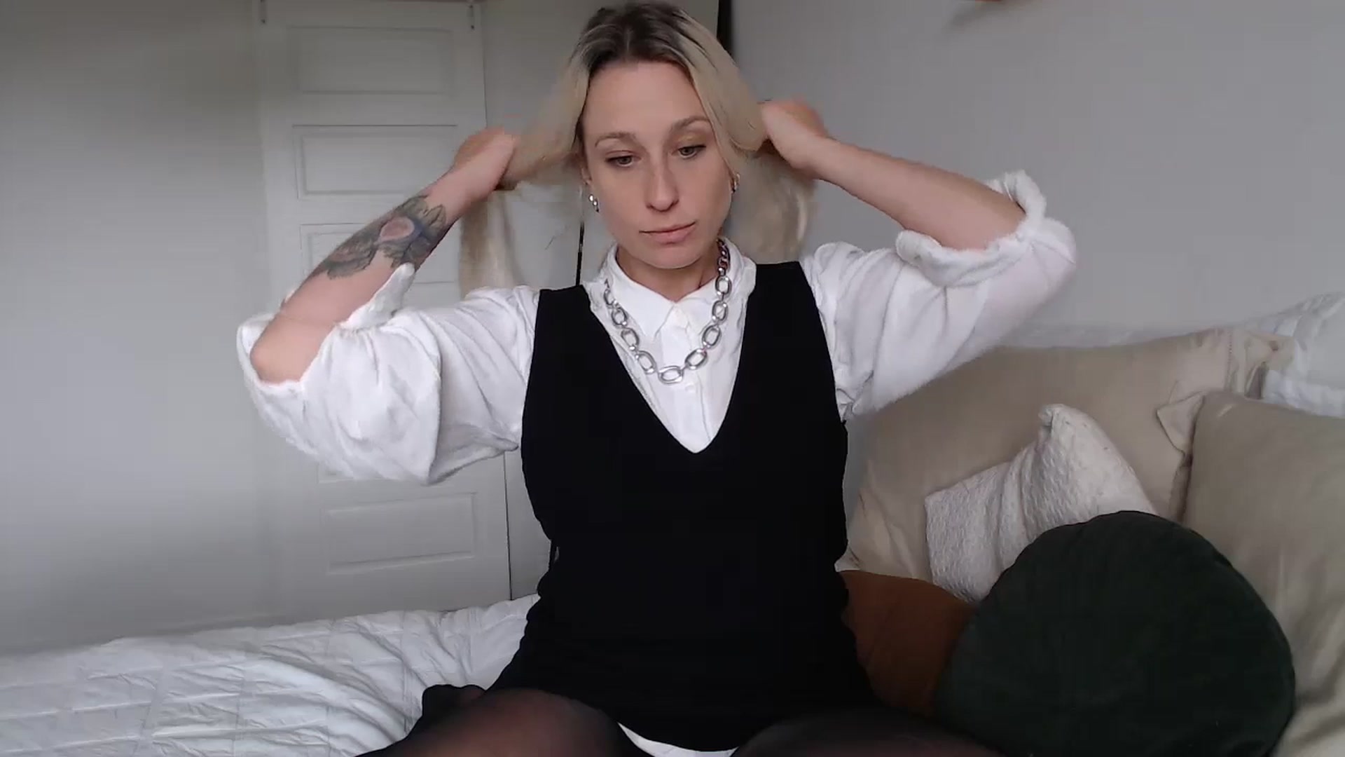 Gallery image thumbnail from Demmetria's myfreecams stream on, 09/27/2023, 16:55 image 2 of 20