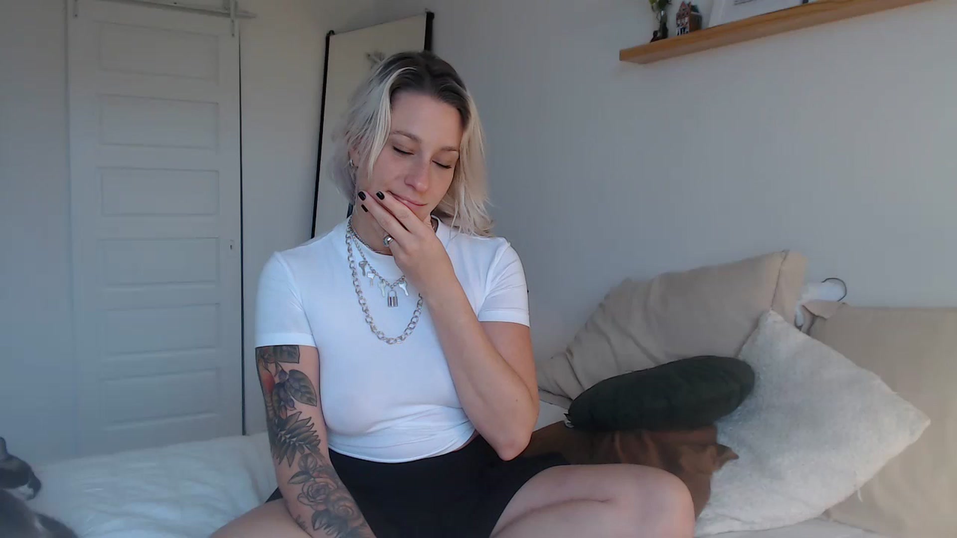 Gallery image thumbnail from Demmetria's myfreecams stream on, 10/16/2023, 21:18 image 1 of 20