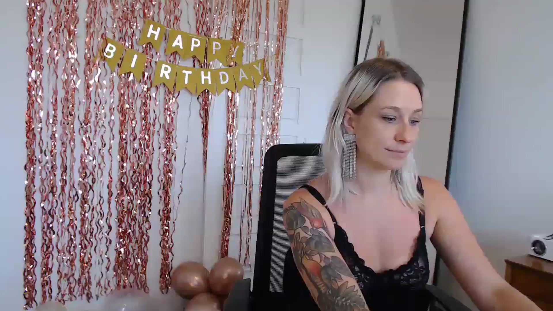 Gallery image thumbnail from Demmetria's myfreecams stream on, 11/16/2023, 18:01 image 16 of 20