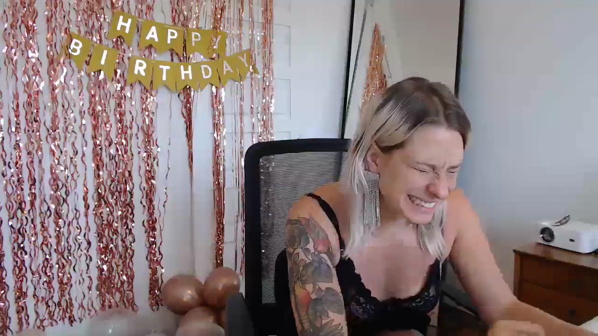 Gallery image thumbnail from Demmetria's myfreecams stream on, 11/16/2023, 18:01 image 17 of 20