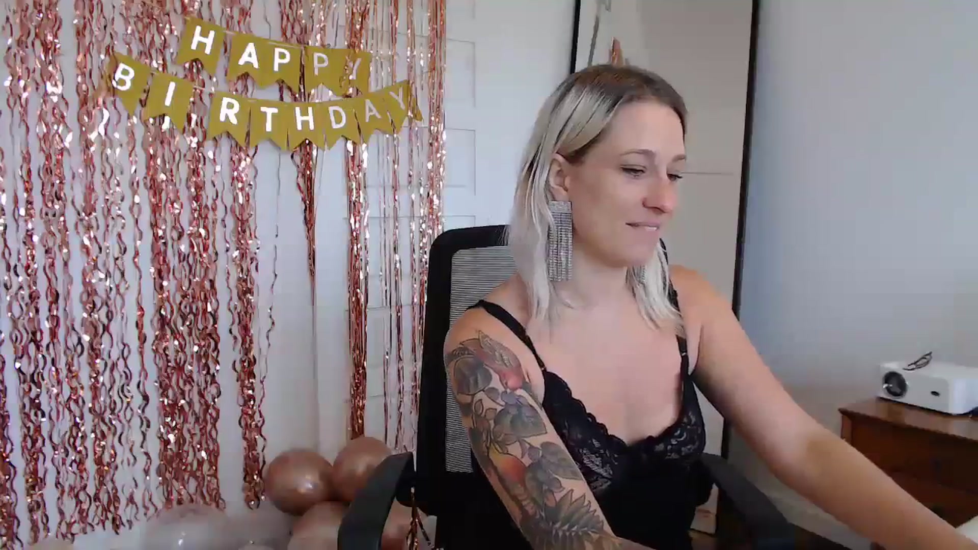 Gallery image thumbnail from Demmetria's myfreecams stream on, 11/16/2023, 18:01 image 18 of 20