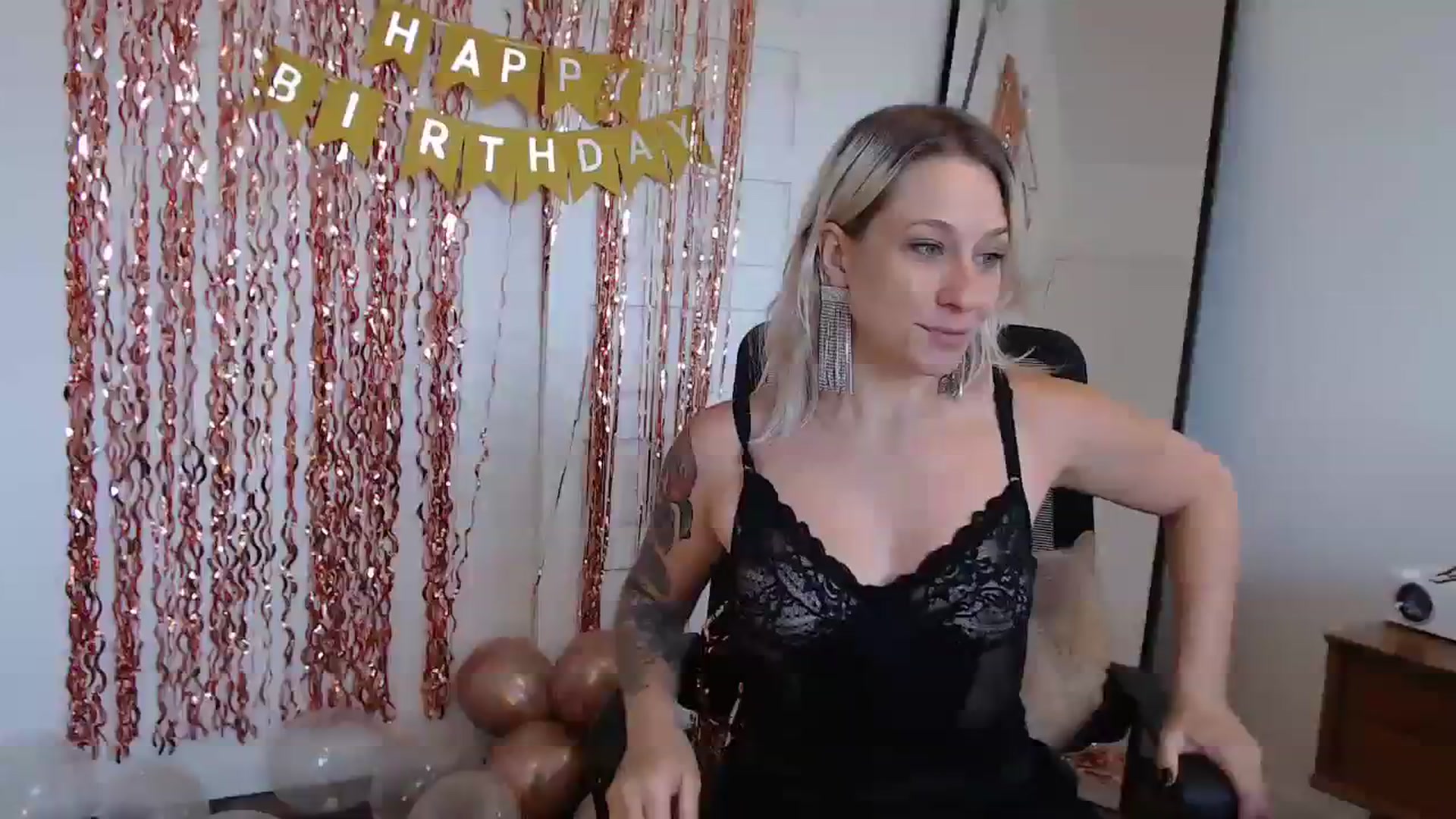 Gallery image thumbnail from Demmetria's myfreecams stream on, 11/16/2023, 18:01 image 12 of 20