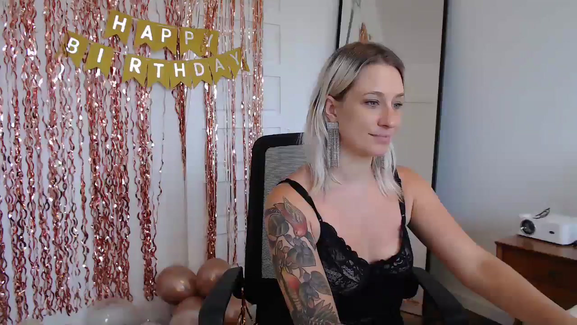 Gallery image thumbnail from Demmetria's myfreecams stream on, 11/16/2023, 18:01 image 19 of 20