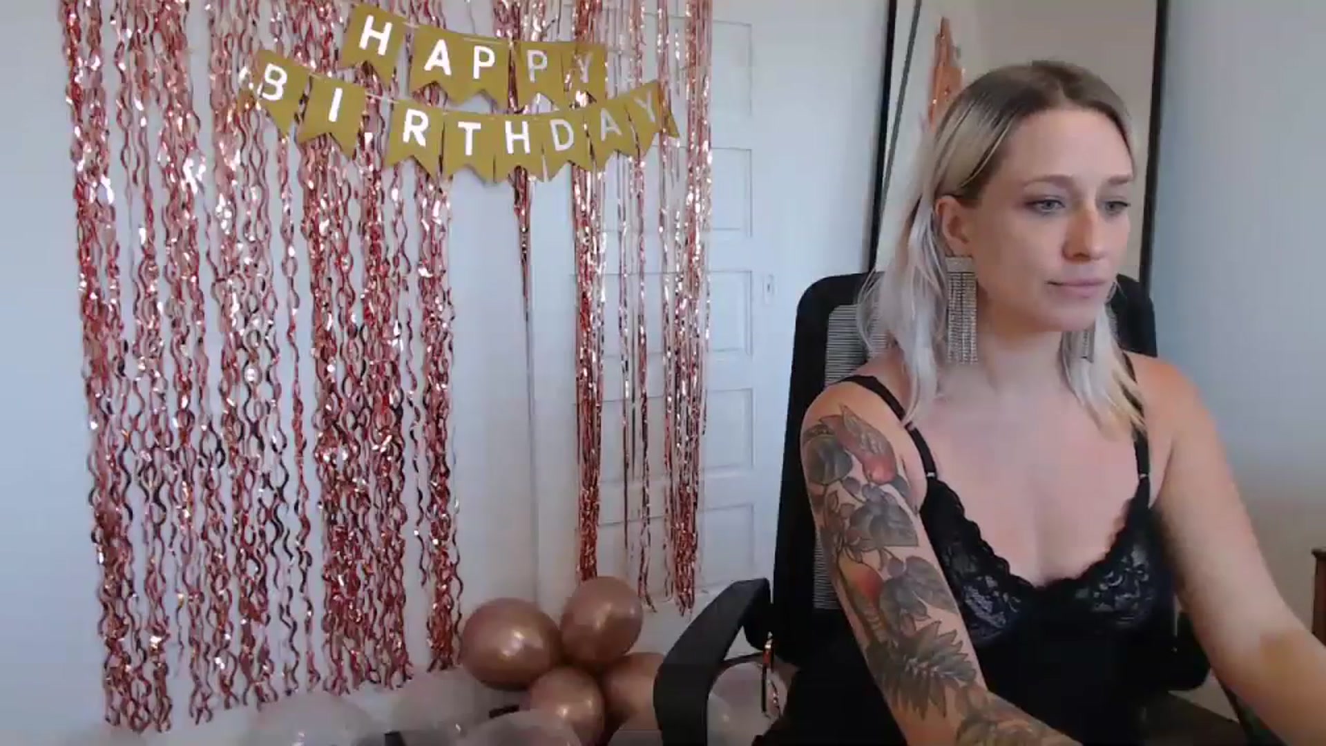 Gallery image thumbnail from Demmetria's myfreecams stream on, 11/16/2023, 19:55 image 17 of 20