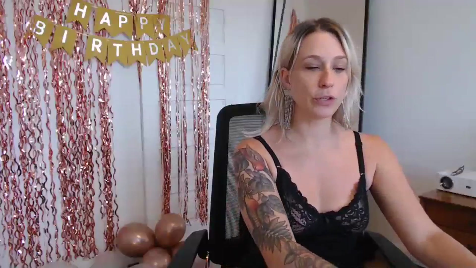Gallery image thumbnail from Demmetria's myfreecams stream on, 11/16/2023, 19:55 image 4 of 20