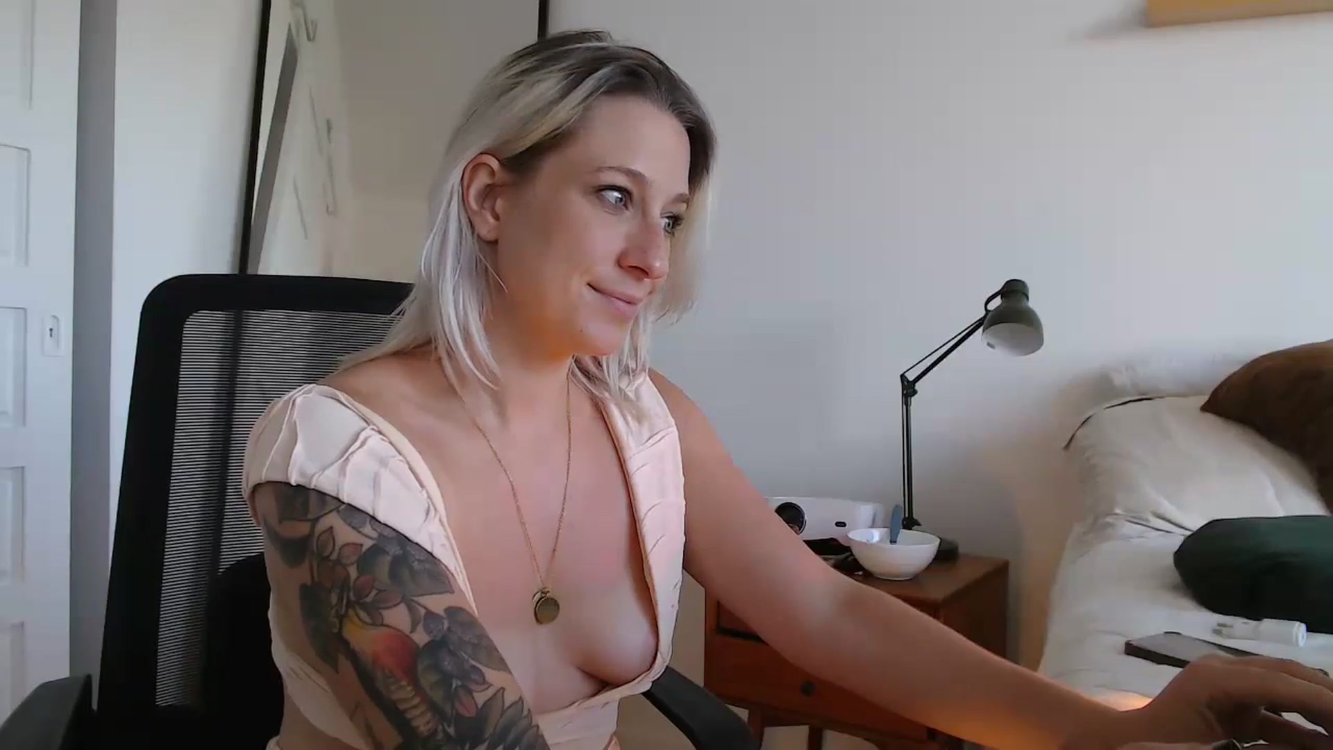 Gallery image thumbnail from Demmetria's myfreecams stream on, 11/23/2023, 20:42 image 8 of 20