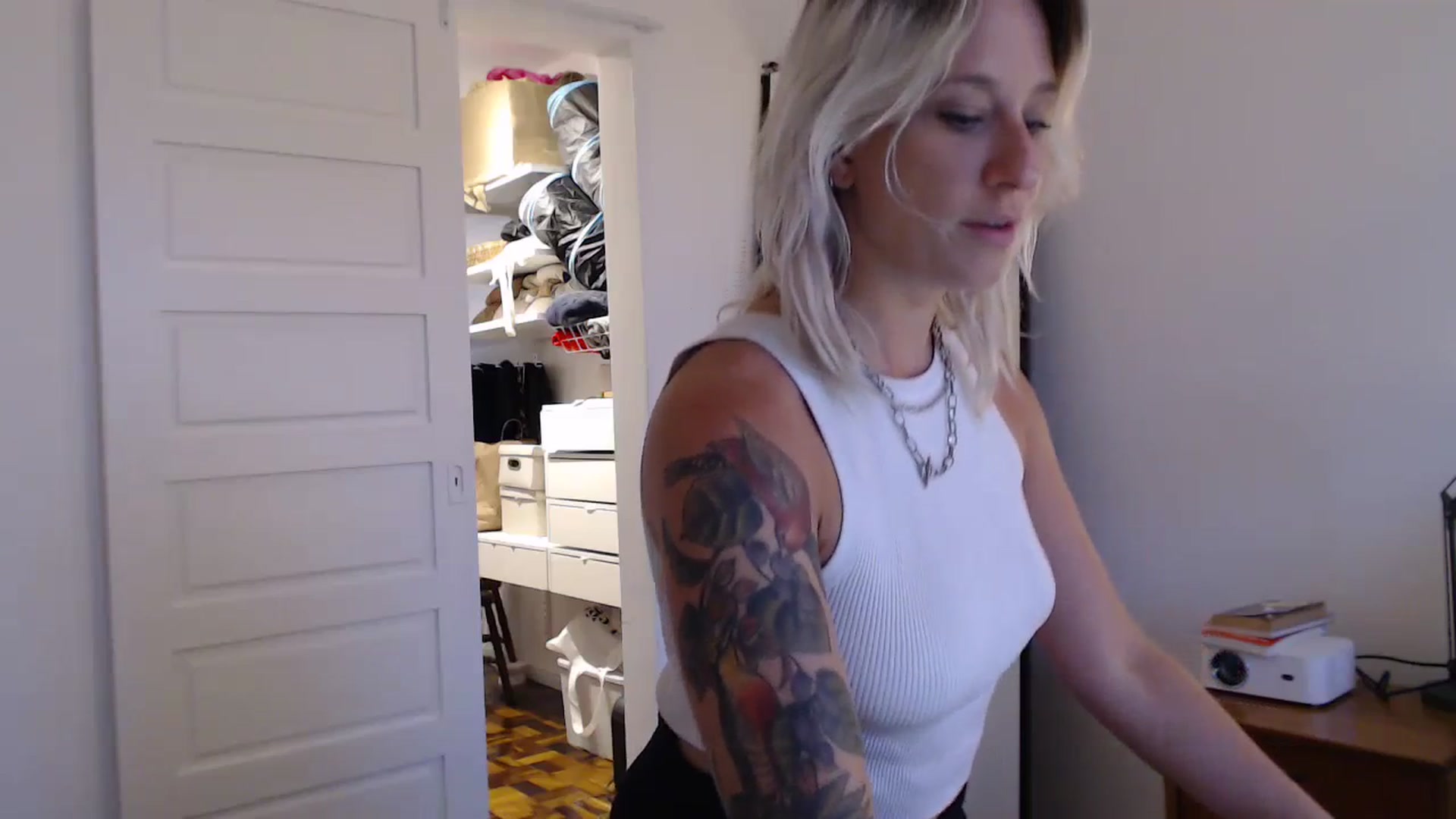 Gallery image thumbnail from Demmetria's myfreecams stream on, 12/18/2023, 22:25 image 7 of 20