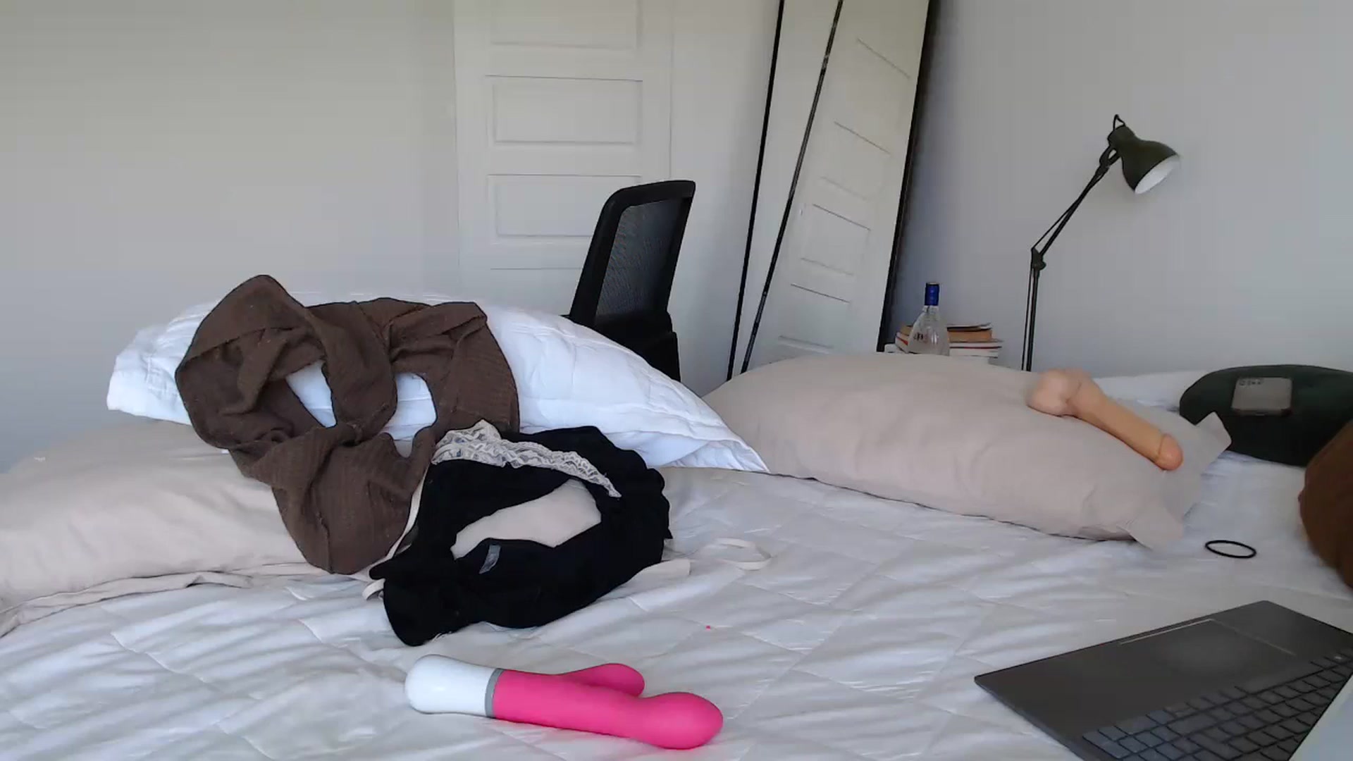 Gallery image thumbnail from Demmetria's myfreecams stream on, 12/21/2023, 19:19 image 19 of 20