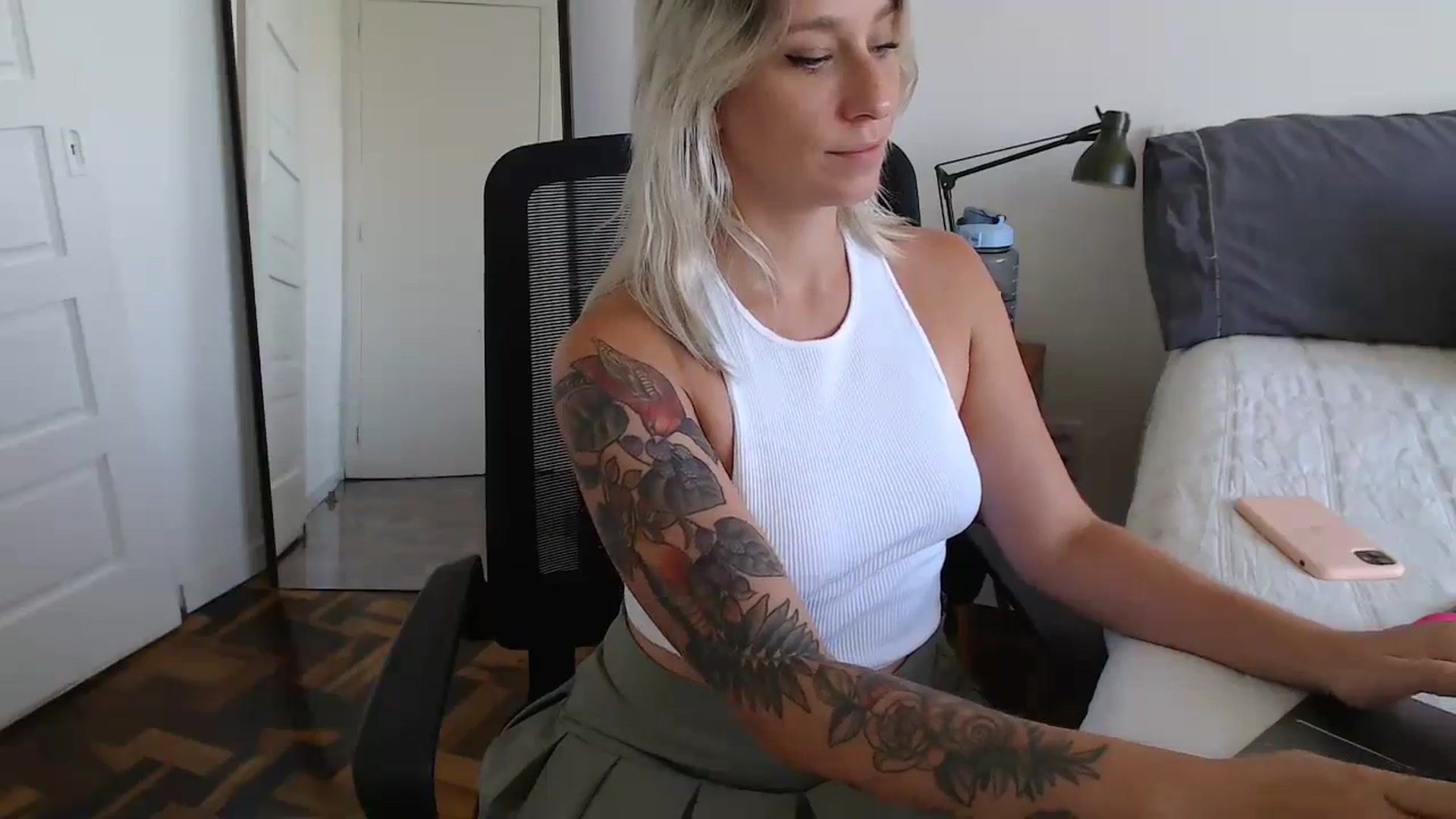 Gallery image thumbnail from Demmetria's myfreecams stream on, 02/07/2024, 18:17 image 2 of 20