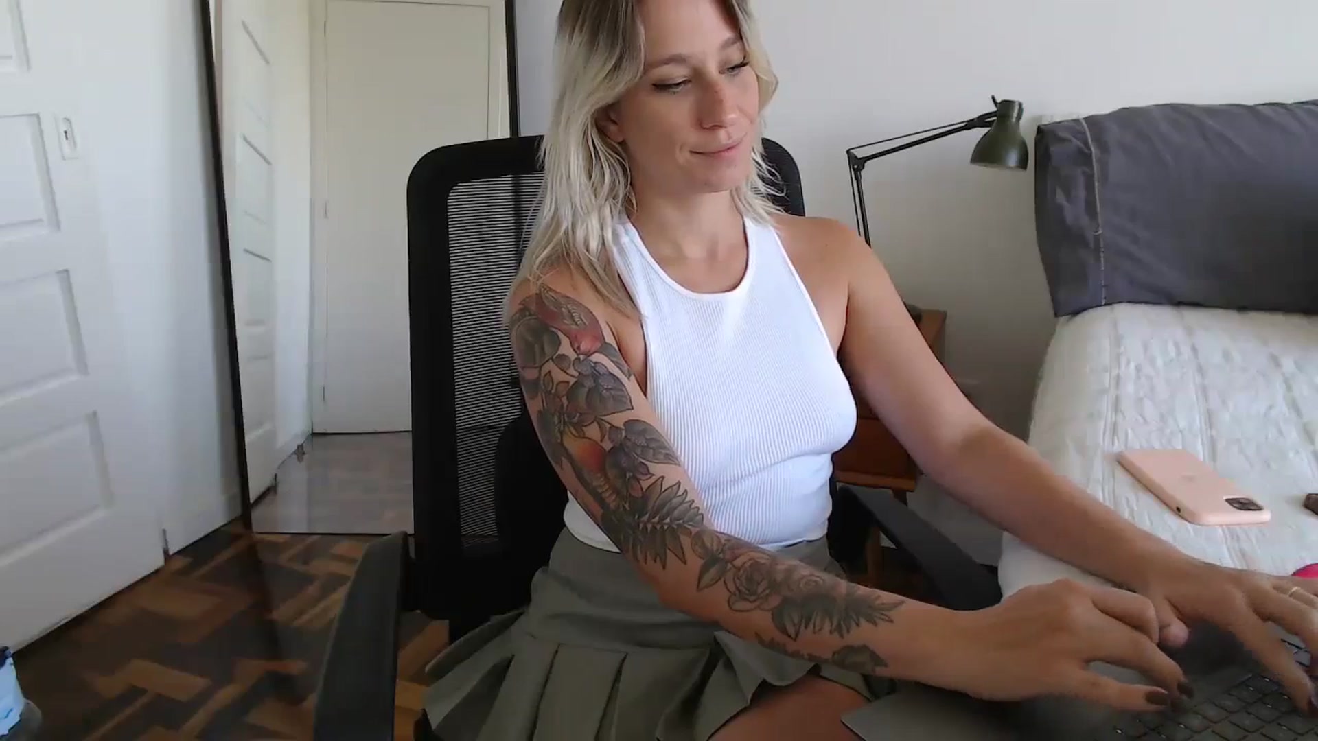 Gallery image thumbnail from Demmetria's myfreecams stream on, 02/07/2024, 18:17 image 14 of 20