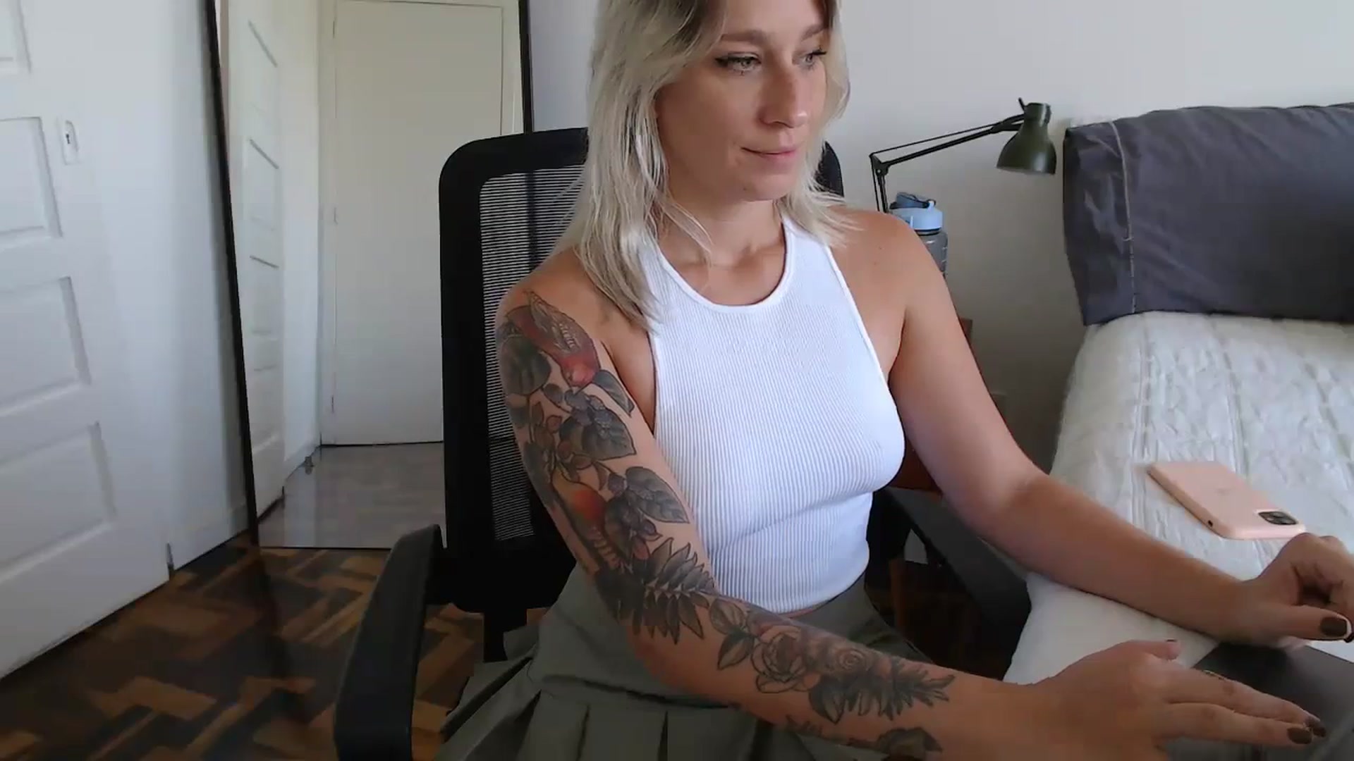 Gallery image thumbnail from Demmetria's myfreecams stream on, 02/07/2024, 18:17 image 3 of 20