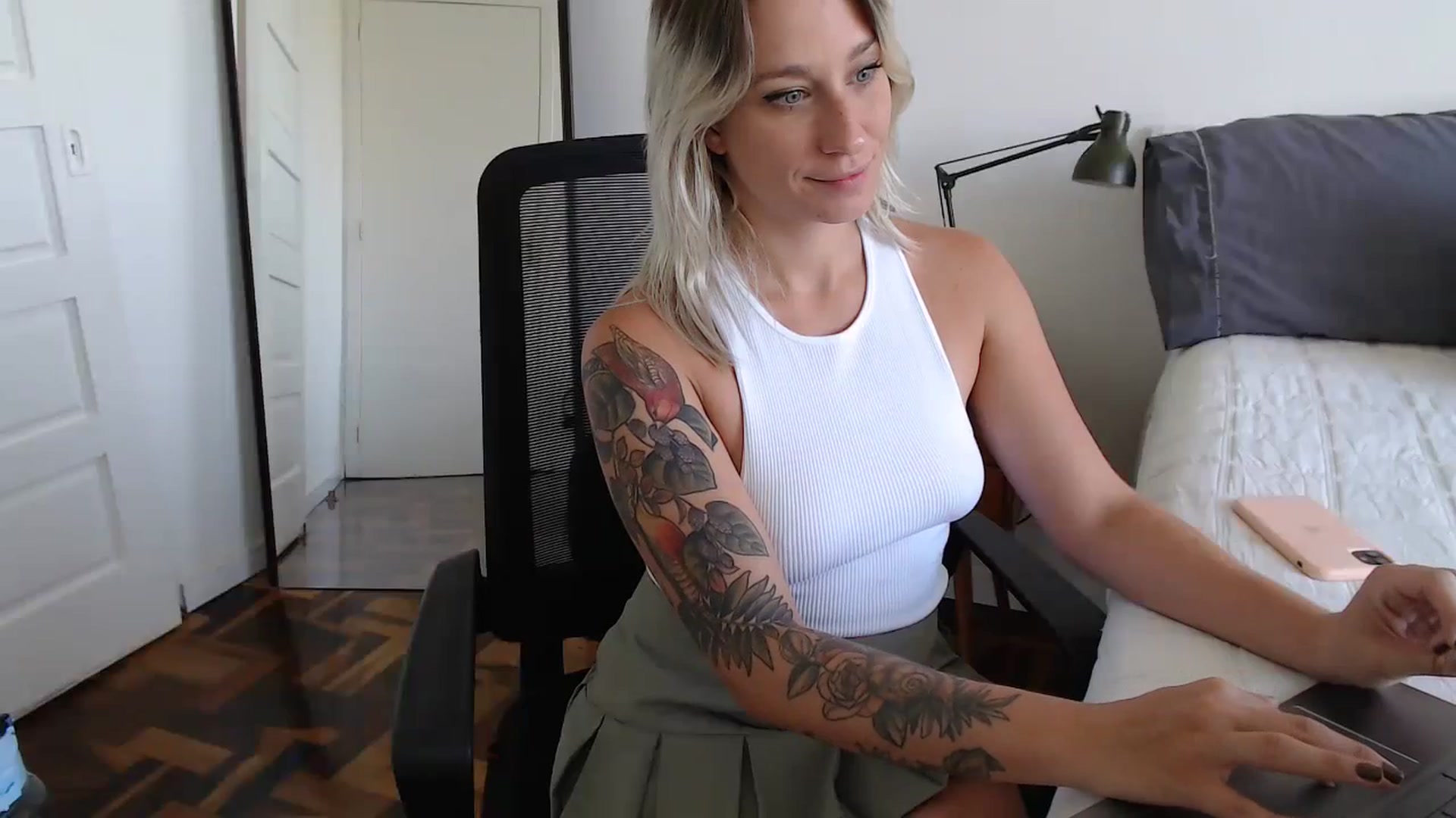 Gallery image thumbnail from Demmetria's myfreecams stream on, 02/07/2024, 18:17 image 6 of 20