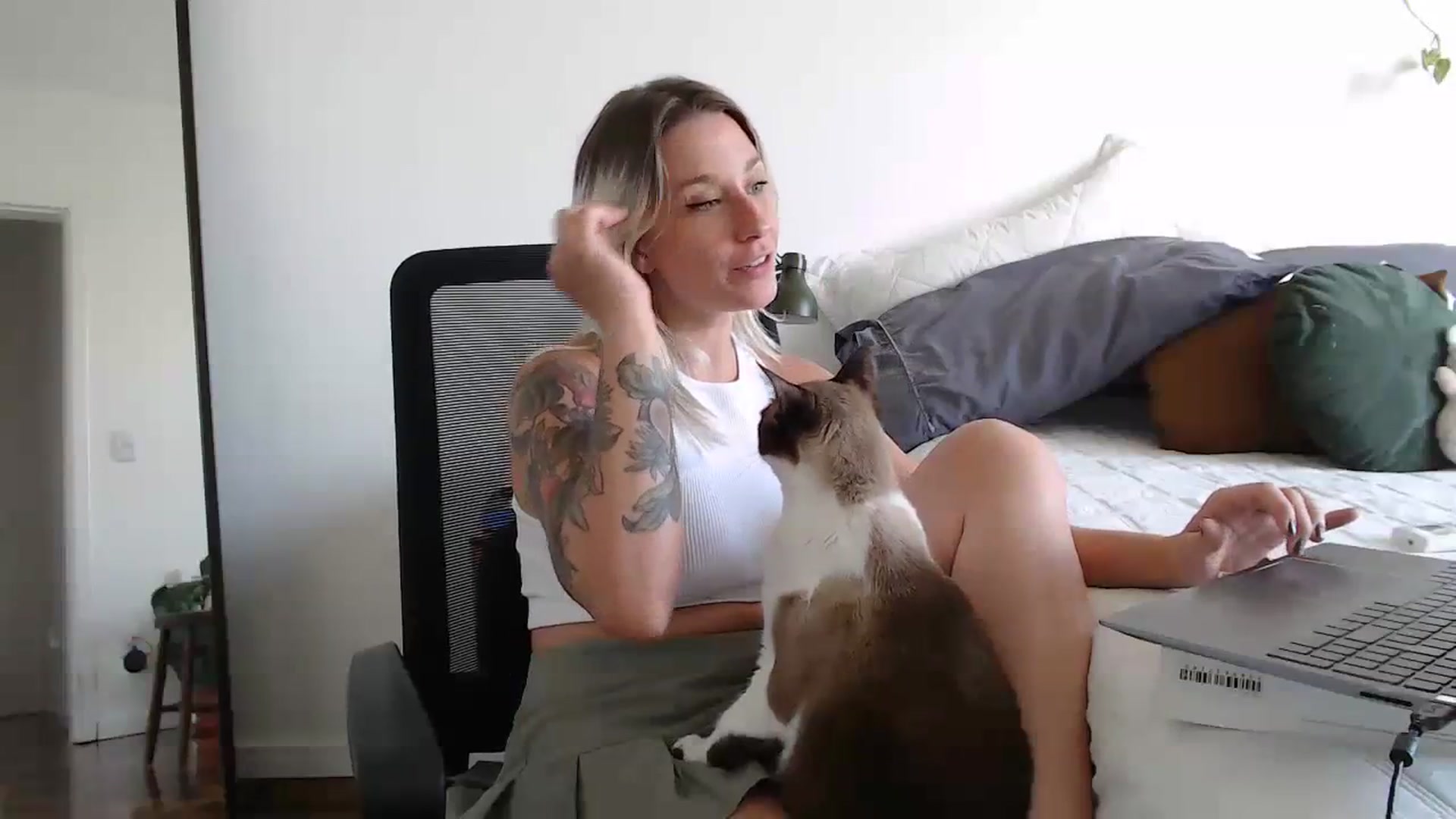Gallery image thumbnail from Demmetria's myfreecams stream on, 02/07/2024, 20:10 image 13 of 20