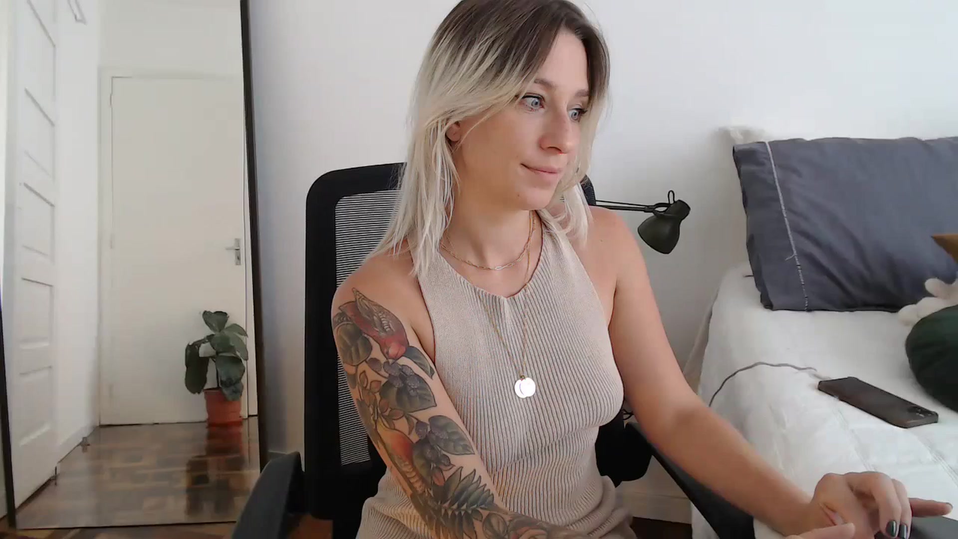Gallery image thumbnail from Demmetria's myfreecams stream on, 02/15/2024, 16:58 image 9 of 20