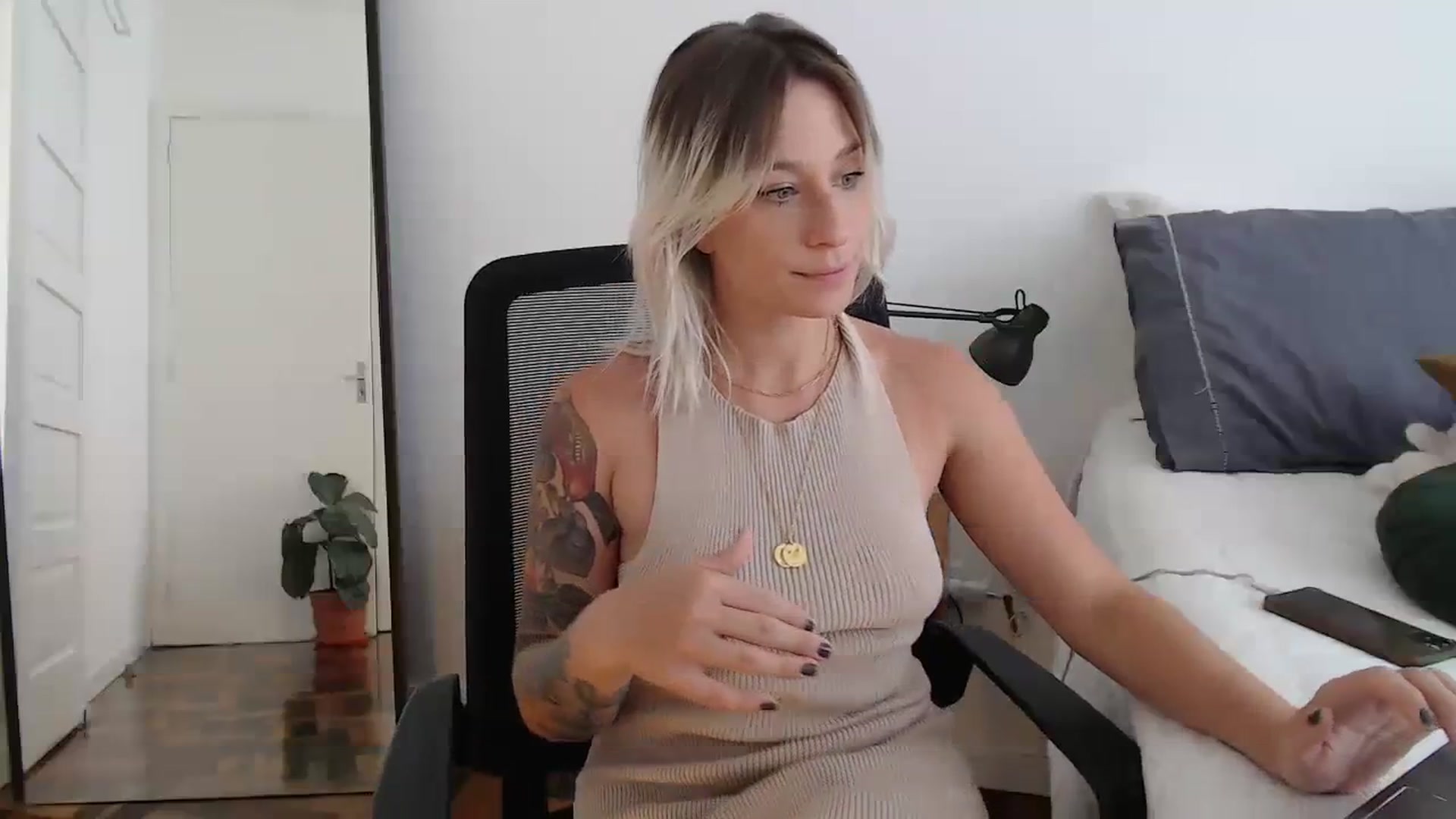 Gallery image thumbnail from Demmetria's myfreecams stream on, 02/15/2024, 16:58 image 20 of 20