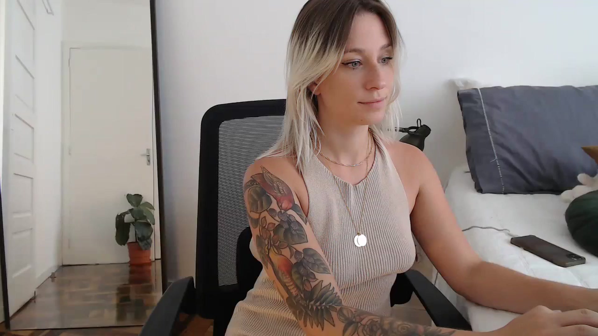 Gallery image thumbnail from Demmetria's myfreecams stream on, 02/15/2024, 16:58 image 10 of 20