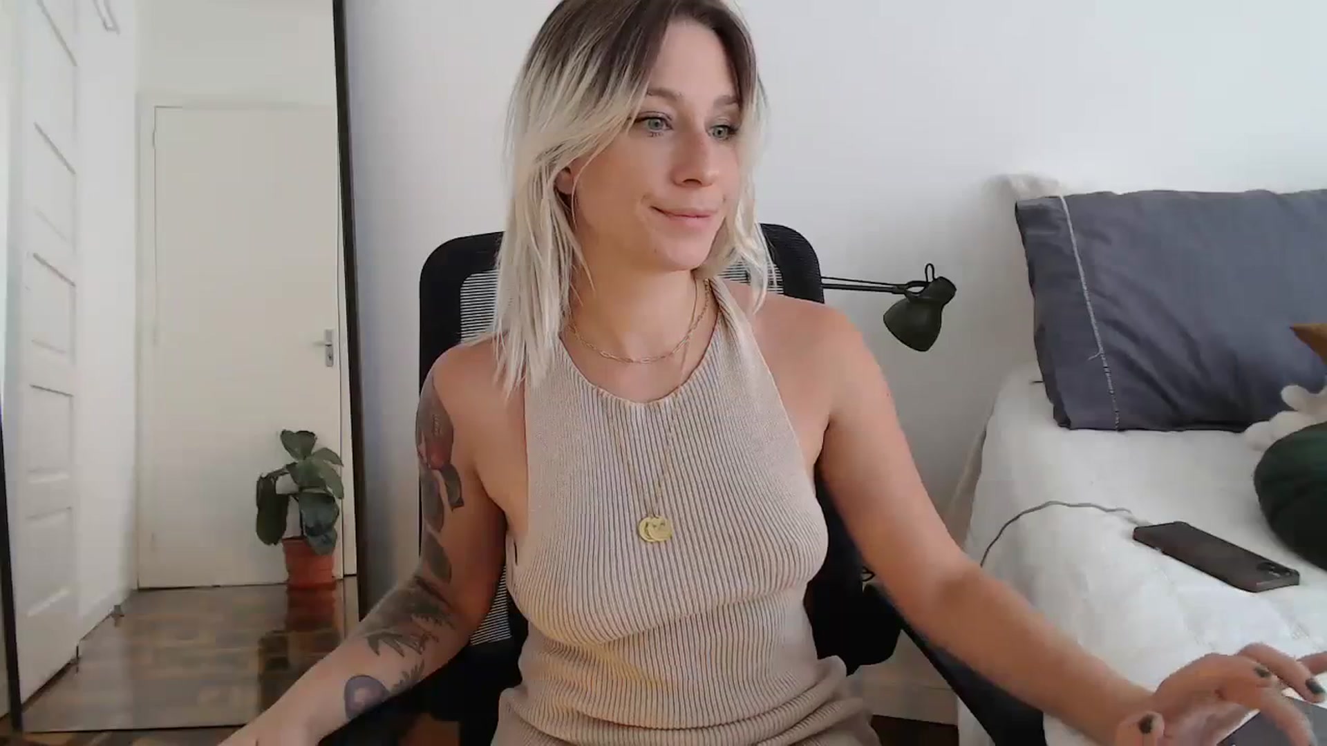 Gallery image thumbnail from Demmetria's myfreecams stream on, 02/15/2024, 16:58 image 6 of 20