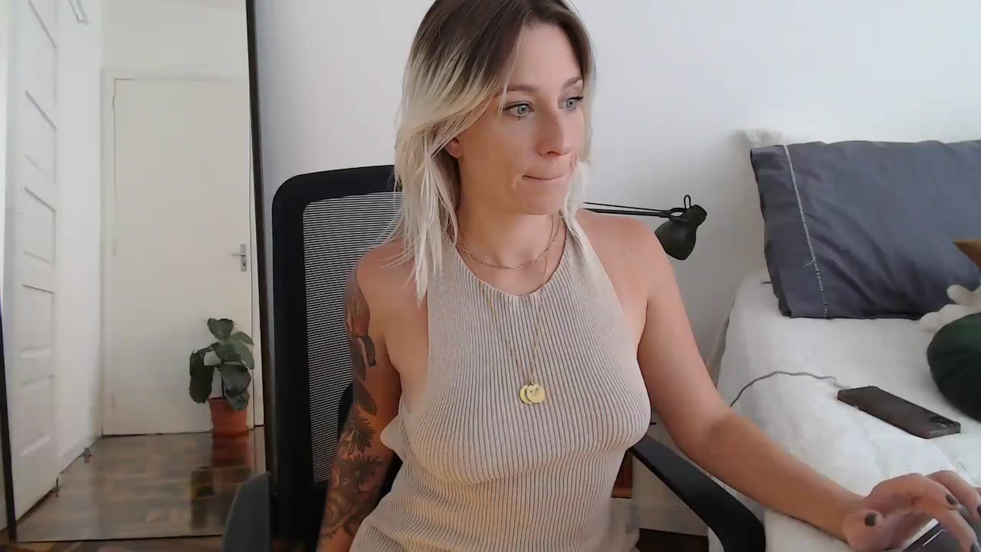 Gallery image thumbnail from Demmetria's myfreecams stream on, 02/15/2024, 16:58 image 11 of 20