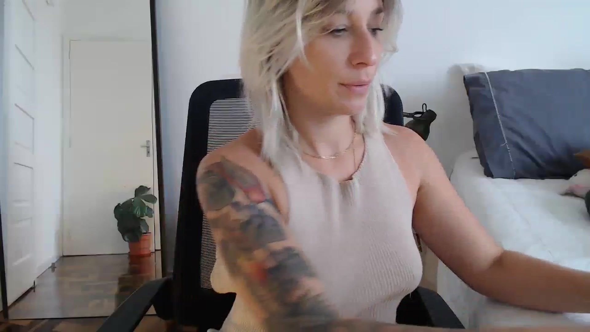 Gallery image thumbnail from Demmetria's myfreecams stream on, 02/15/2024, 20:04 image 2 of 20