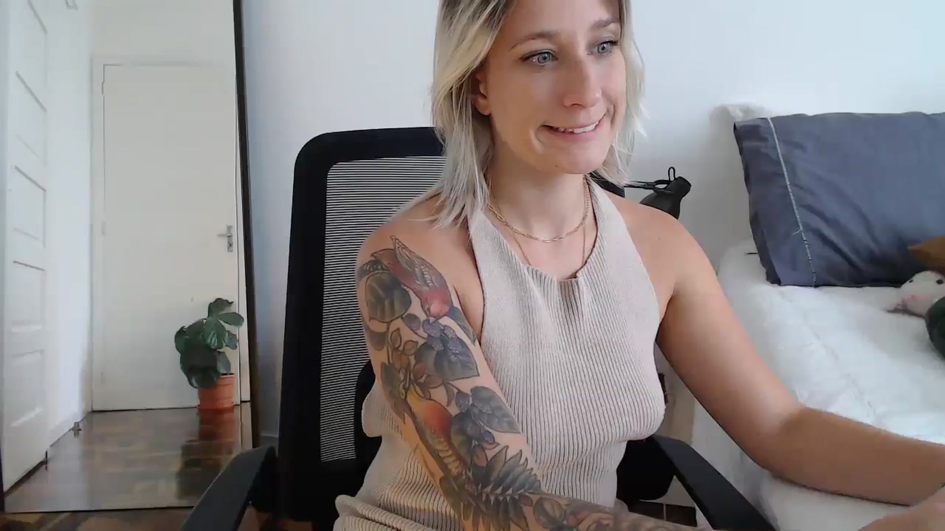 Gallery image thumbnail from Demmetria's myfreecams stream on, 02/15/2024, 20:04 image 6 of 20