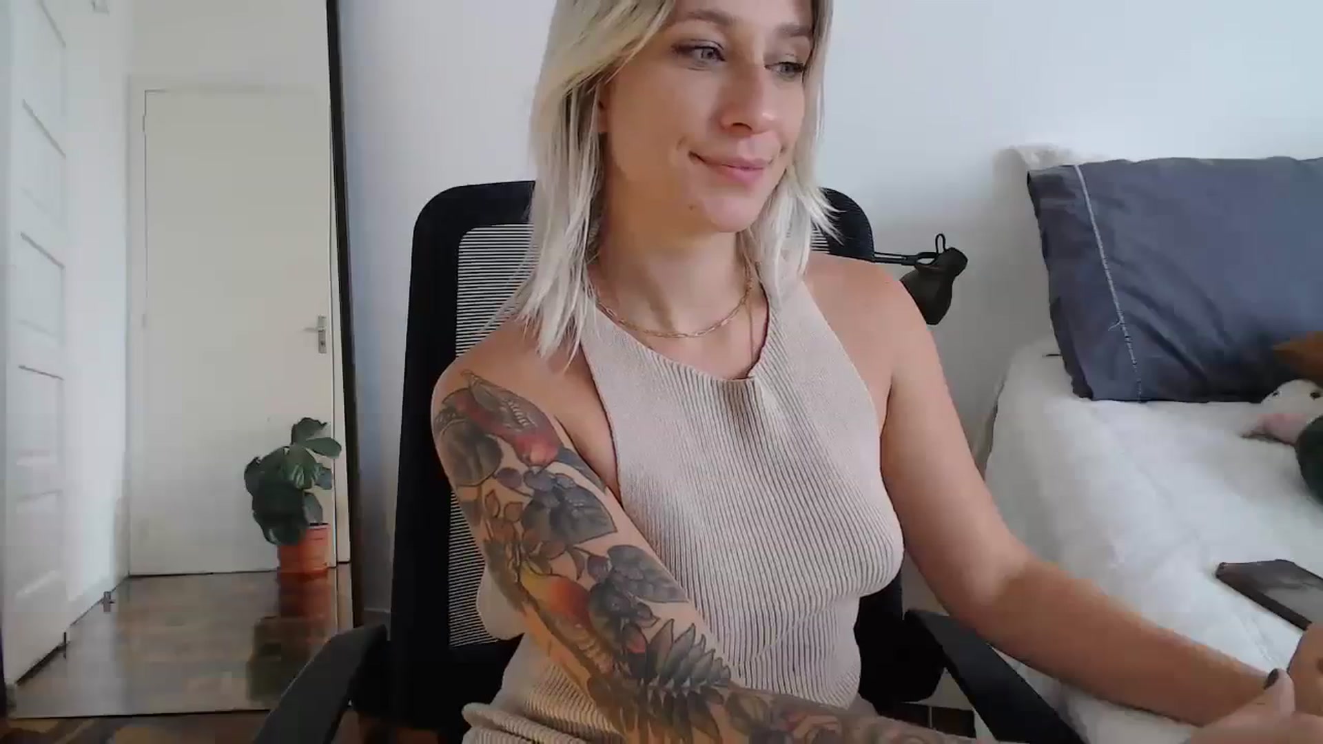 Gallery image thumbnail from Demmetria's myfreecams stream on, 02/15/2024, 20:04 image 9 of 20