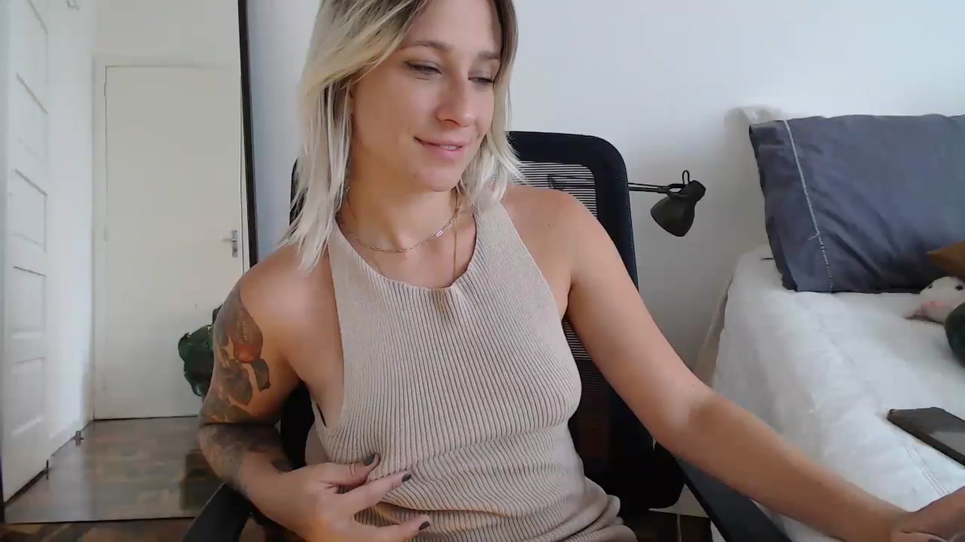Gallery image thumbnail from Demmetria's myfreecams stream on, 02/15/2024, 20:04 image 8 of 20