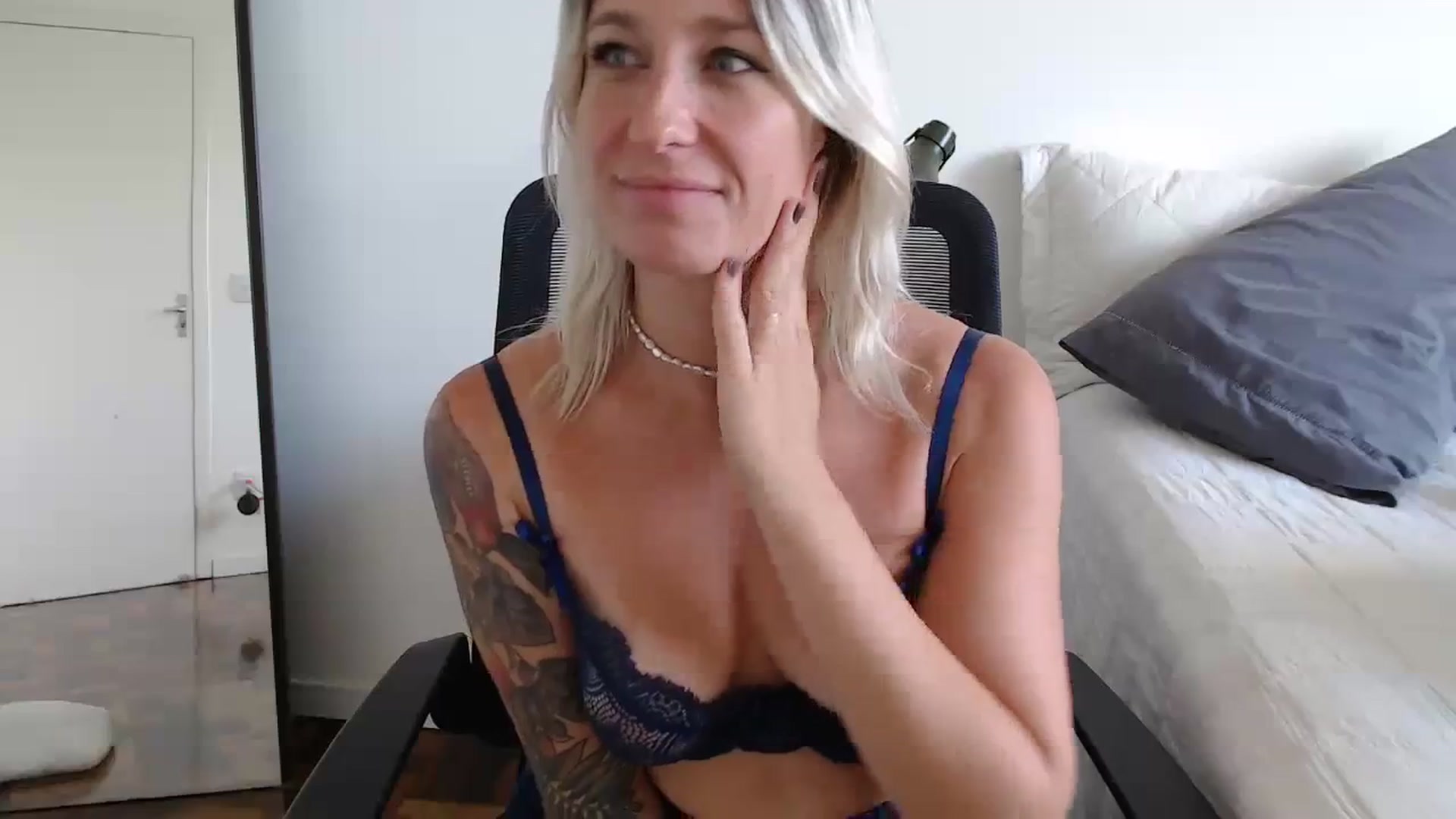Gallery image thumbnail from Demmetria's myfreecams stream on, 02/20/2024, 19:50 image 11 of 20