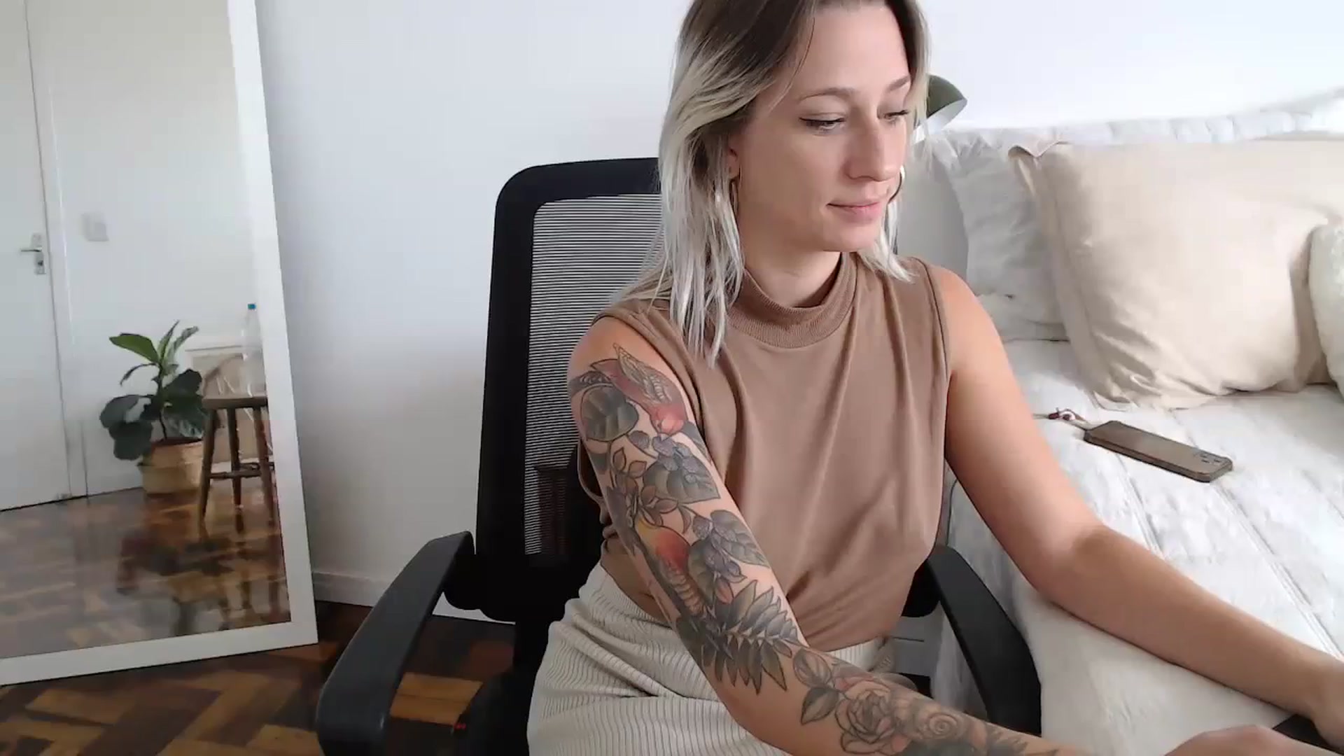 Gallery image thumbnail from Demmetria's myfreecams stream on, 03/06/2024, 16:40 image 10 of 20