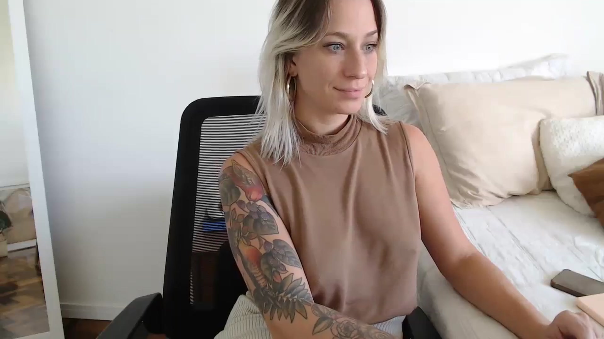Gallery image thumbnail from Demmetria's myfreecams stream on, 03/06/2024, 17:50 image 6 of 20