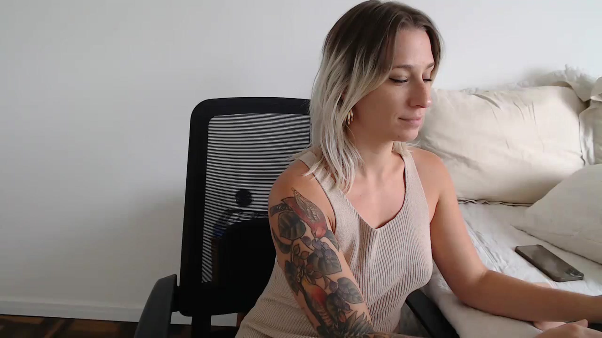Gallery image thumbnail from Demmetria's myfreecams stream on, 03/13/2024, 18:11 image 13 of 20