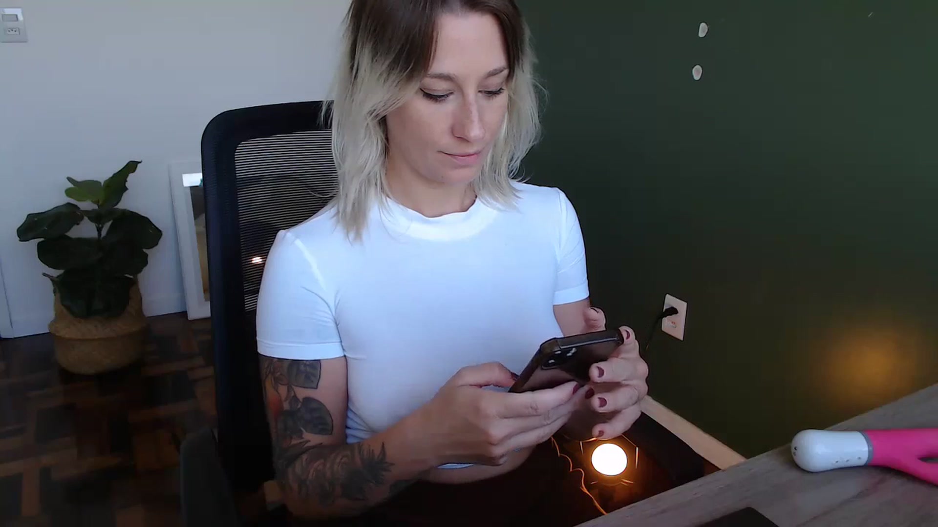 Gallery image thumbnail from Demmetria's myfreecams stream on, 03/18/2024, 19:13 image 8 of 20