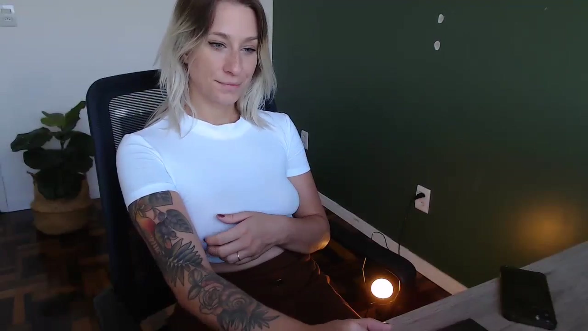 Gallery image thumbnail from Demmetria's myfreecams stream on, 03/18/2024, 19:13 image 15 of 20