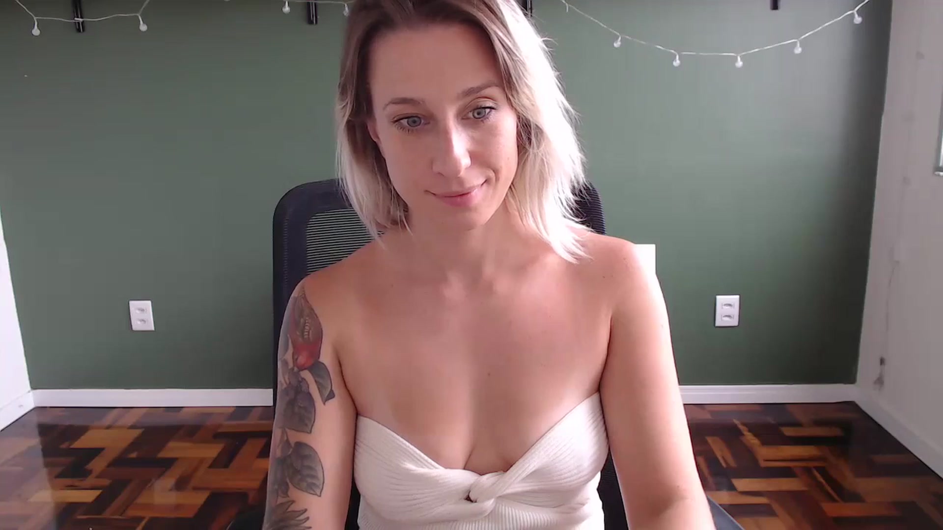 Gallery image thumbnail from Demmetria's myfreecams stream on, 03/28/2024, 19:04 image 10 of 20