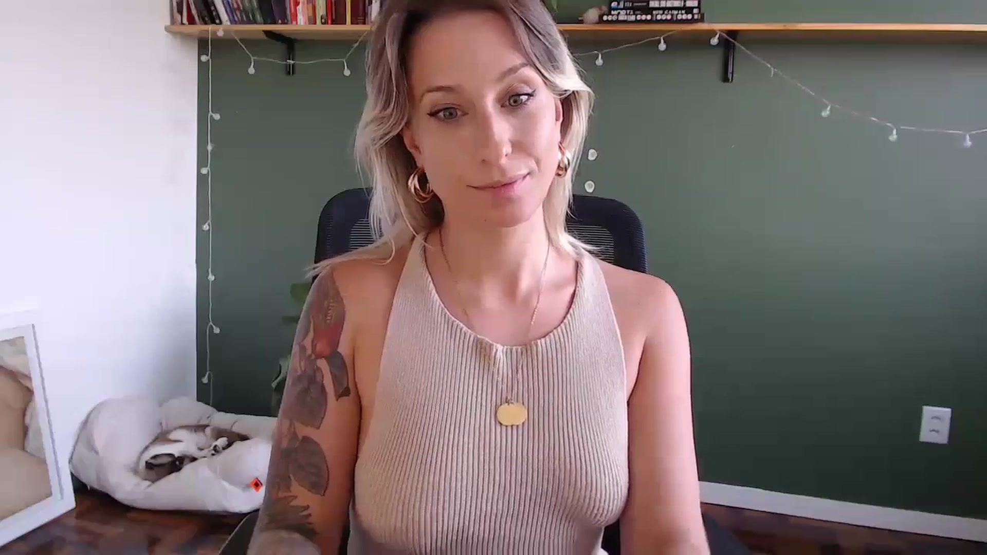 Gallery image thumbnail from Demmetria's myfreecams stream on, 04/03/2024, 19:40 image 19 of 20