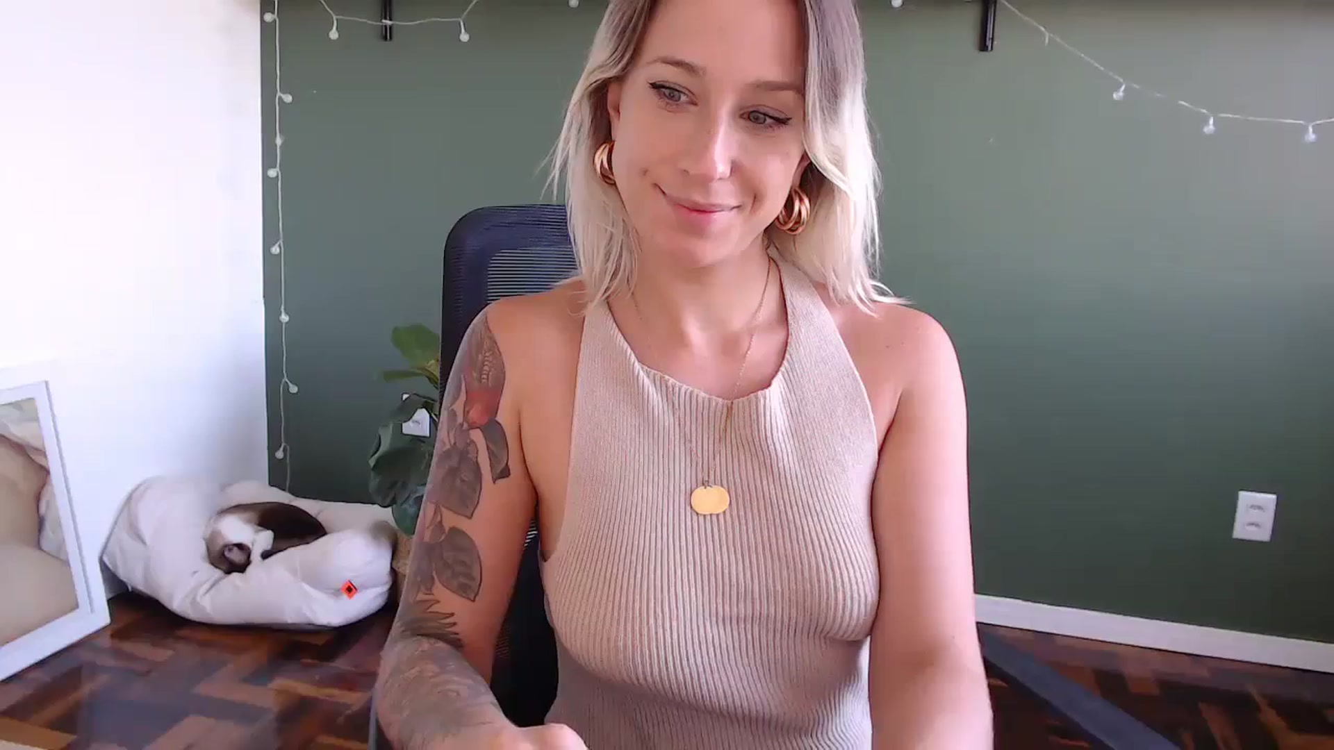 Gallery image thumbnail from Demmetria's myfreecams stream on, 04/03/2024, 19:40 image 7 of 20
