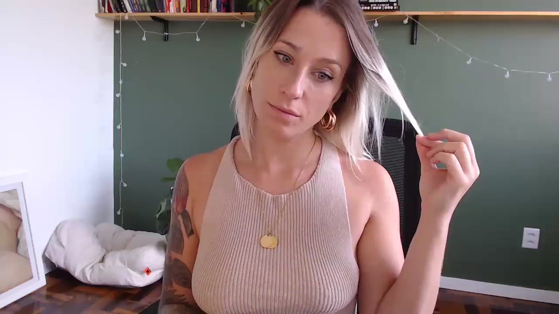 Gallery image thumbnail from Demmetria's myfreecams stream on, 04/03/2024, 19:40 image 1 of 20