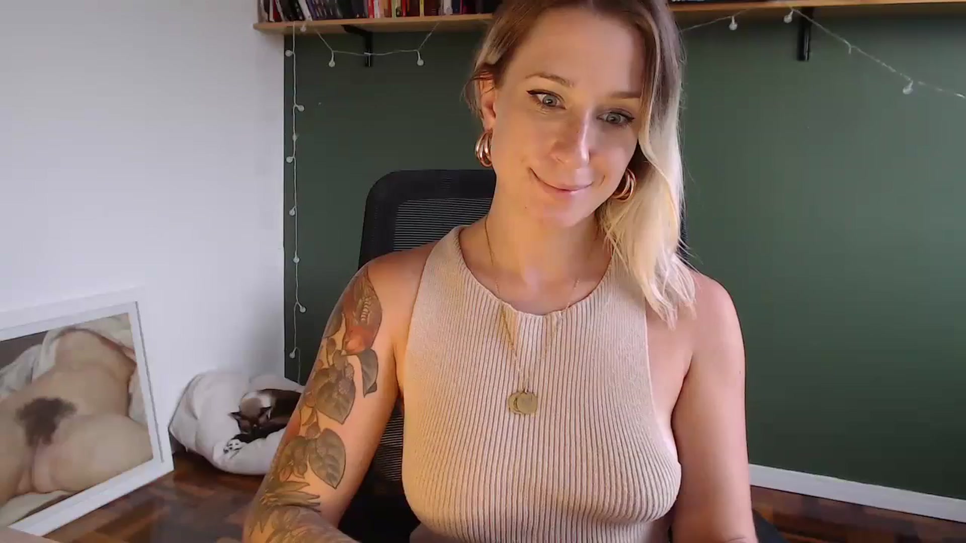 Gallery image thumbnail from Demmetria's myfreecams stream on, 04/03/2024, 21:18 image 13 of 20