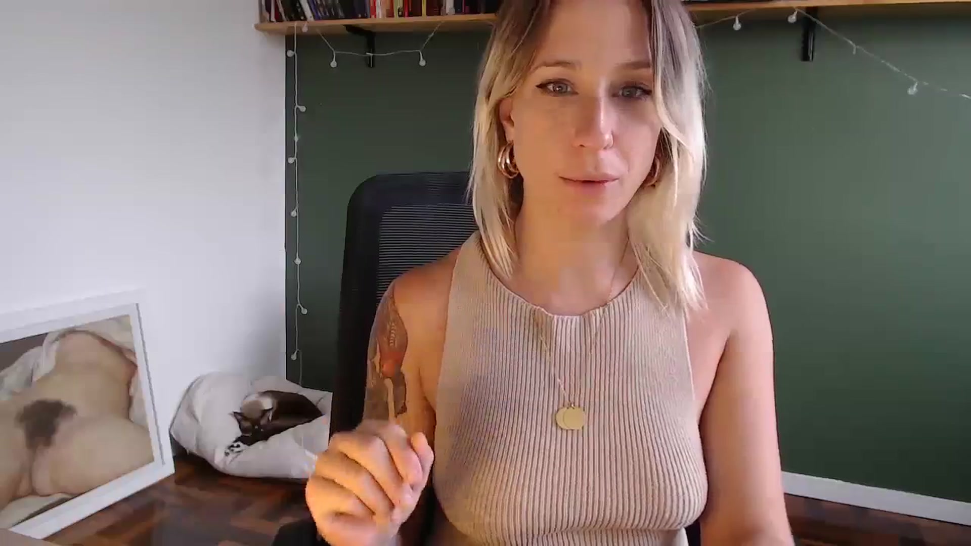 Gallery image thumbnail from Demmetria's myfreecams stream on, 04/03/2024, 21:18 image 2 of 20
