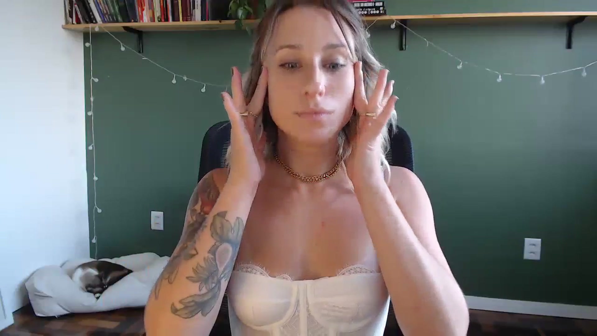 Gallery image thumbnail from Demmetria's myfreecams stream on, 04/05/2024, 21:01 image 15 of 20