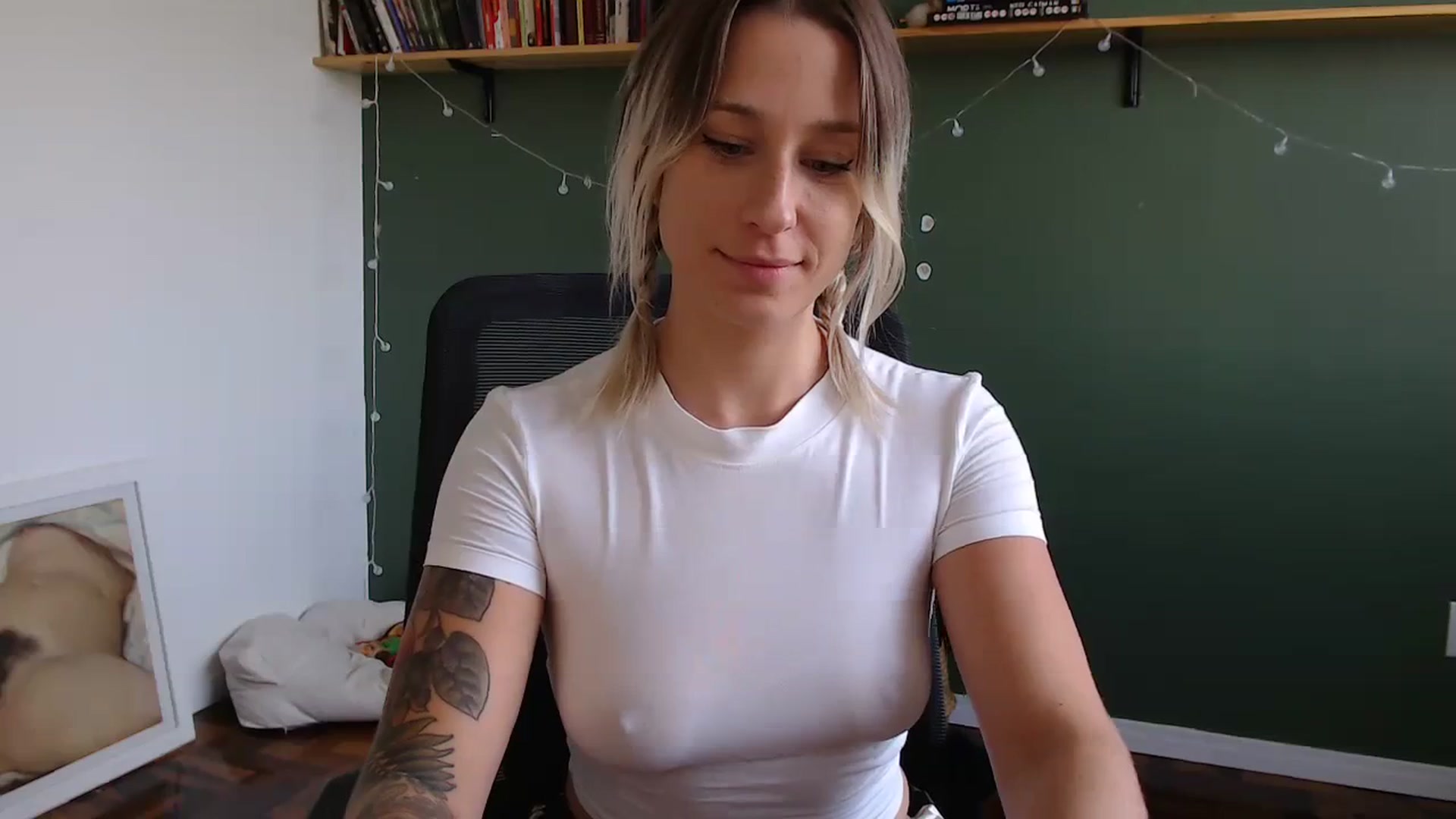 Gallery image thumbnail from Demmetria's myfreecams stream on, 04/08/2024, 18:33 image 2 of 20
