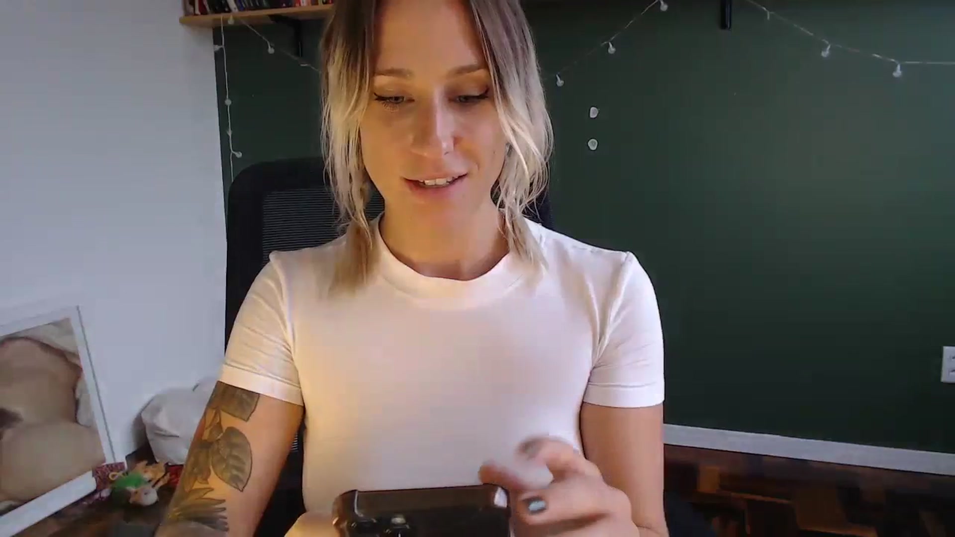 Gallery image thumbnail from Demmetria's myfreecams stream on, 04/08/2024, 20:37 image 8 of 20