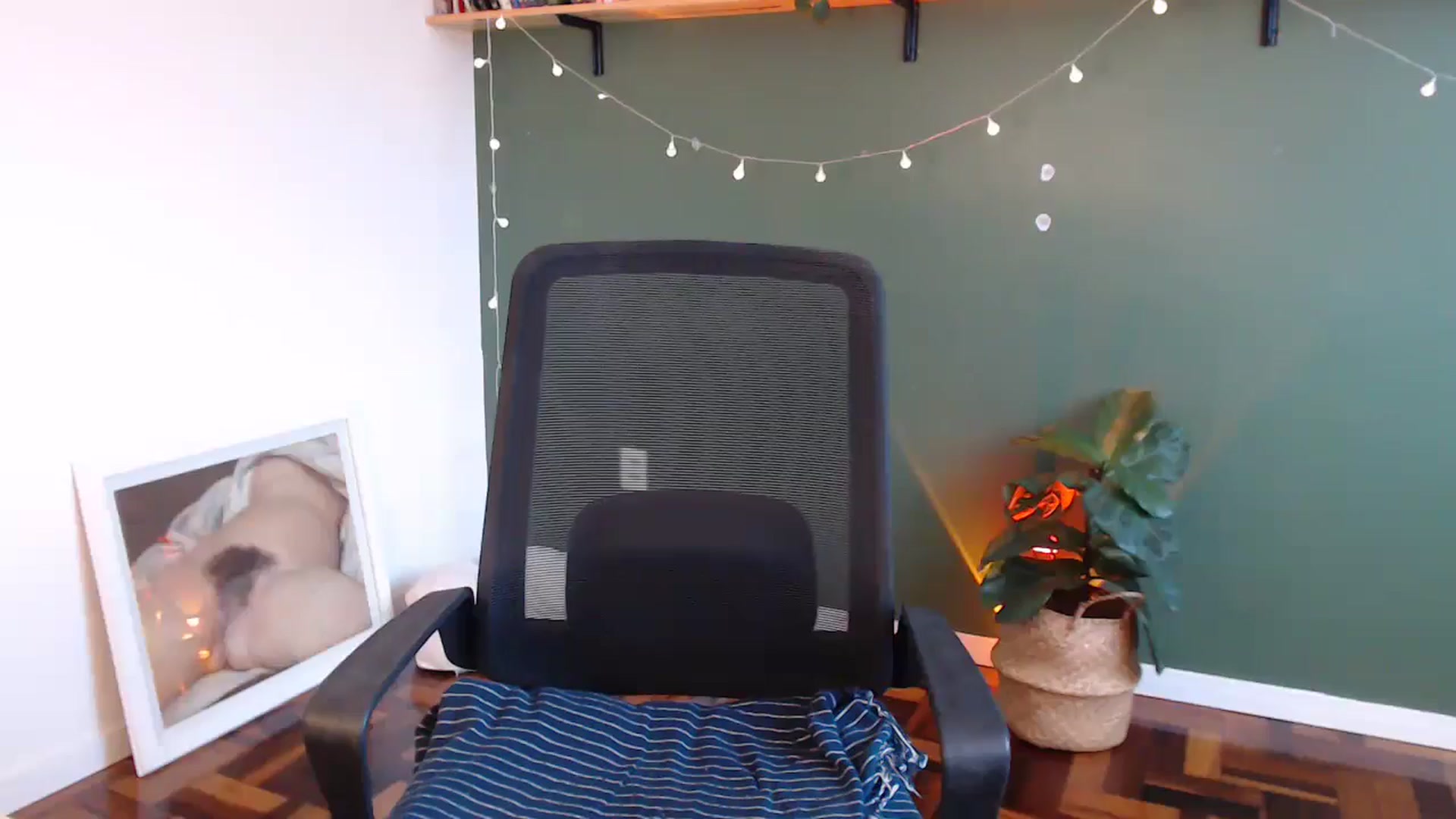 Gallery image thumbnail from Demmetria's myfreecams stream on, 04/29/2024, 18:28 image 4 of 20