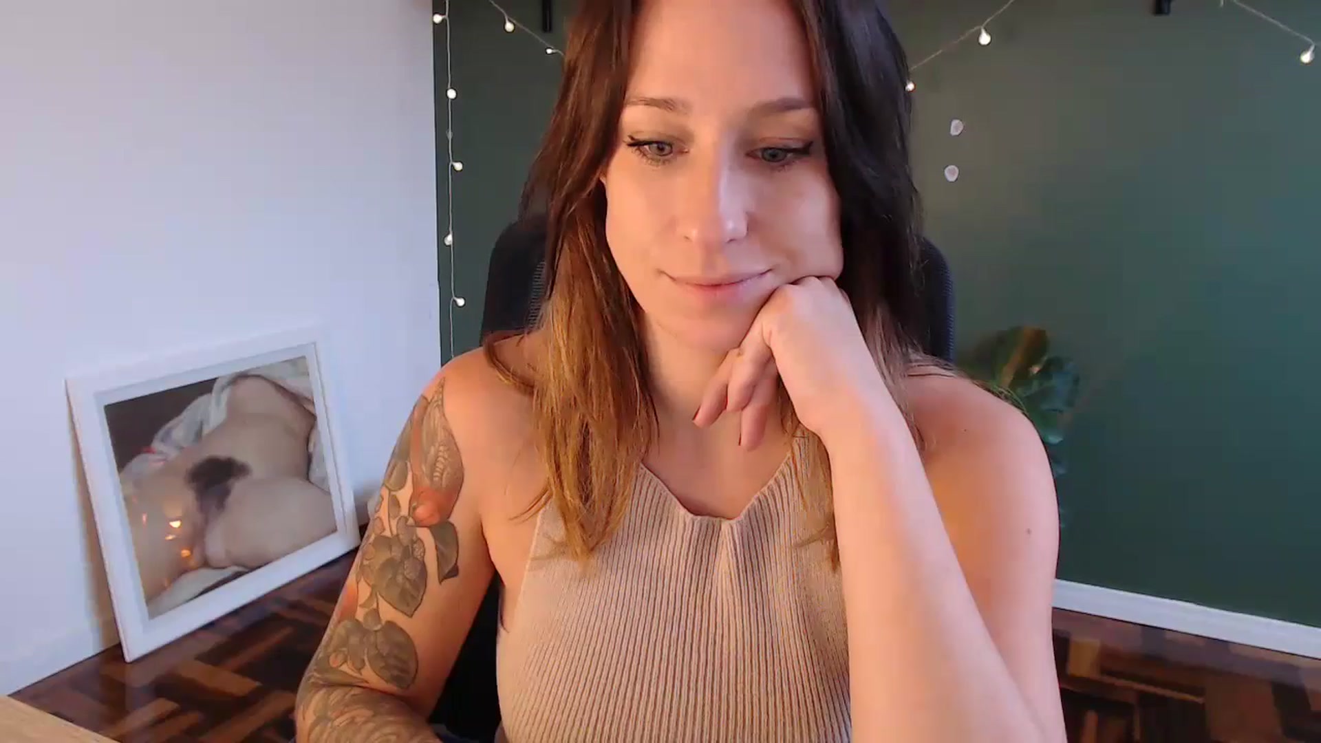 Gallery image thumbnail from Demmetria's myfreecams stream on, 04/29/2024, 18:28 image 8 of 20