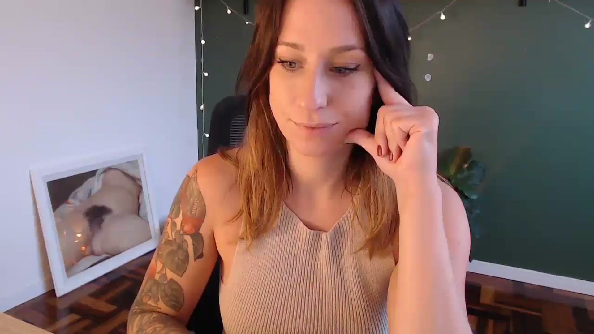 Gallery image thumbnail from Demmetria's myfreecams stream on, 04/29/2024, 18:28 image 7 of 20