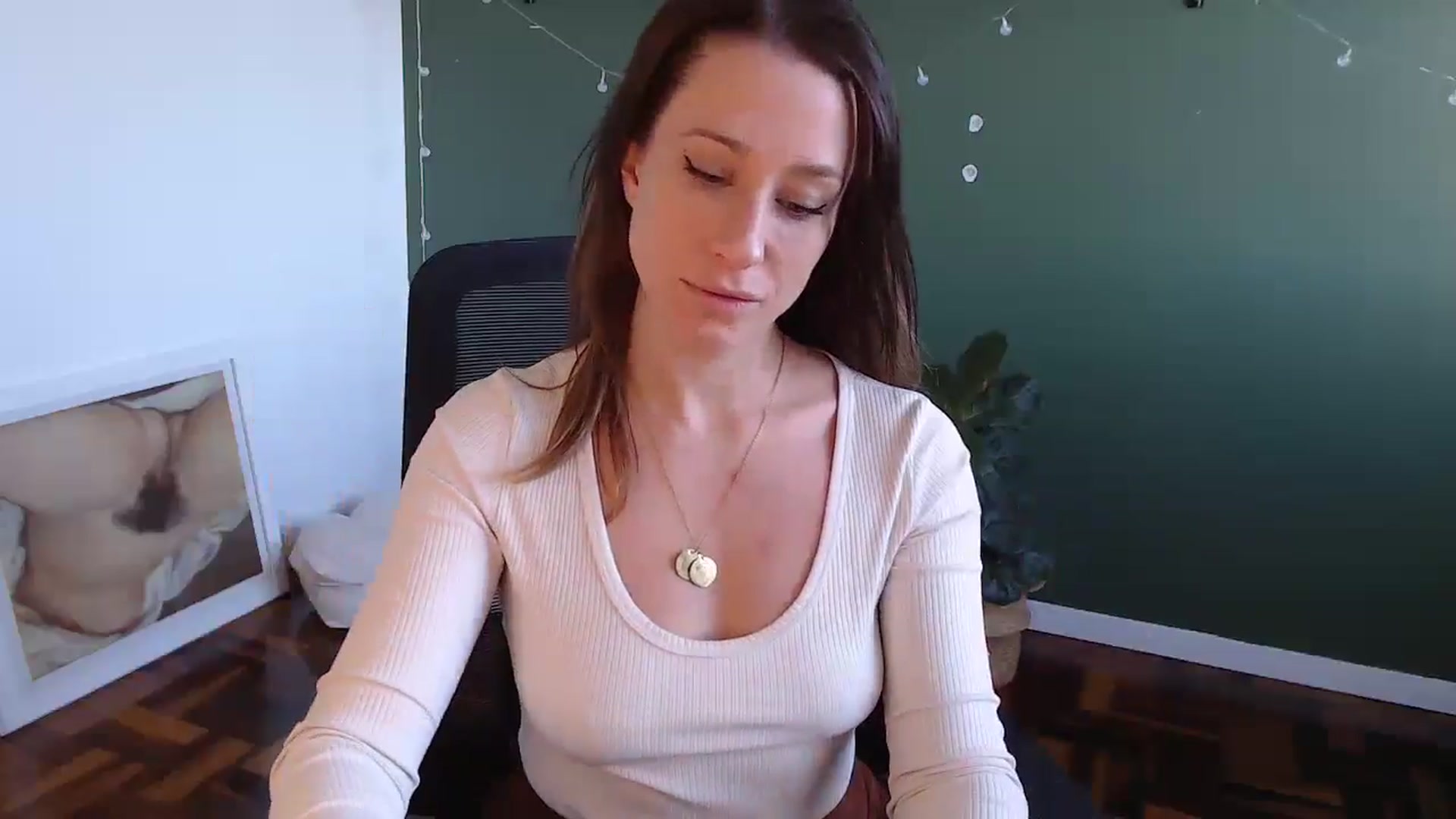 Gallery image thumbnail from Demmetria's myfreecams stream on, 05/14/2024, 13:06 image 10 of 20