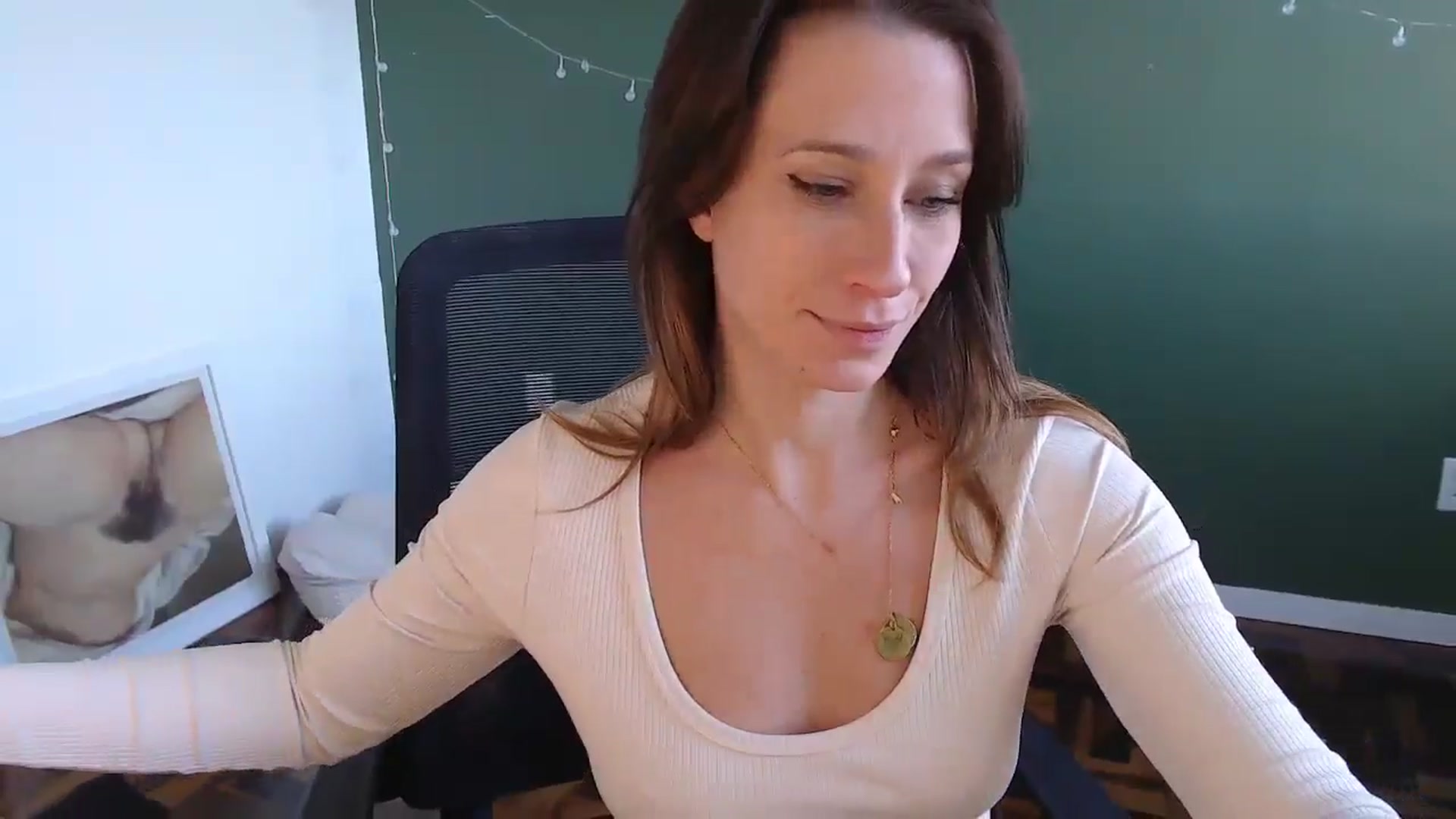Gallery image thumbnail from Demmetria's myfreecams stream on, 05/14/2024, 16:27 image 12 of 20