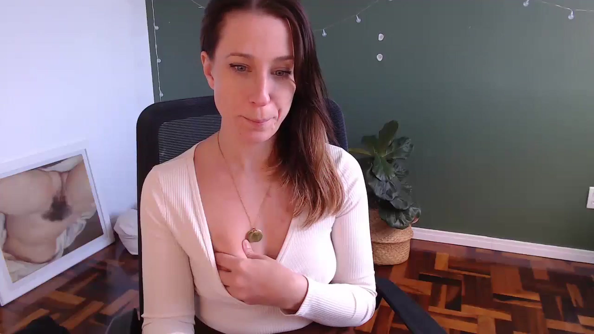 Gallery image thumbnail from Demmetria's myfreecams stream on, 05/14/2024, 16:27 image 3 of 20