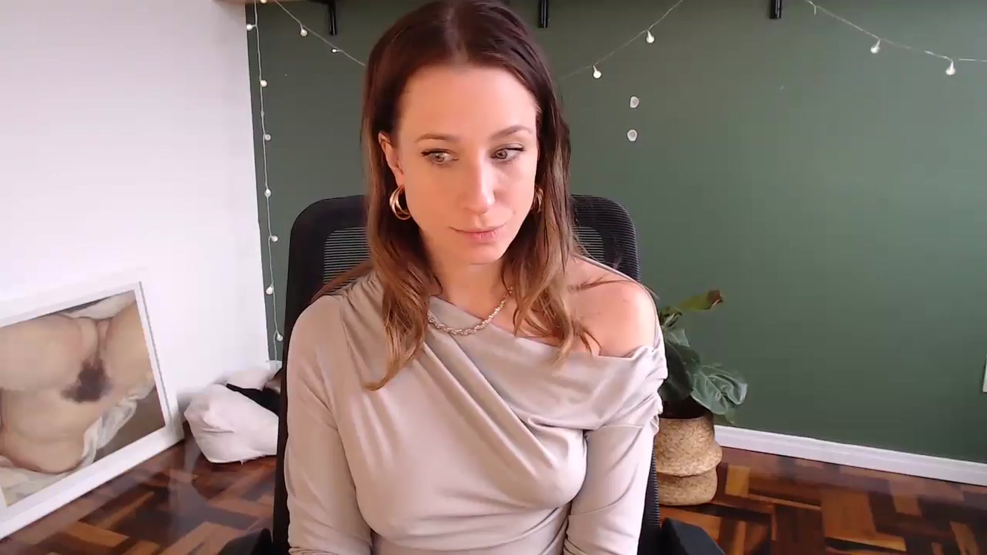 Gallery image thumbnail from Demmetria's myfreecams stream on, 05/16/2024, 18:12 image 1 of 20