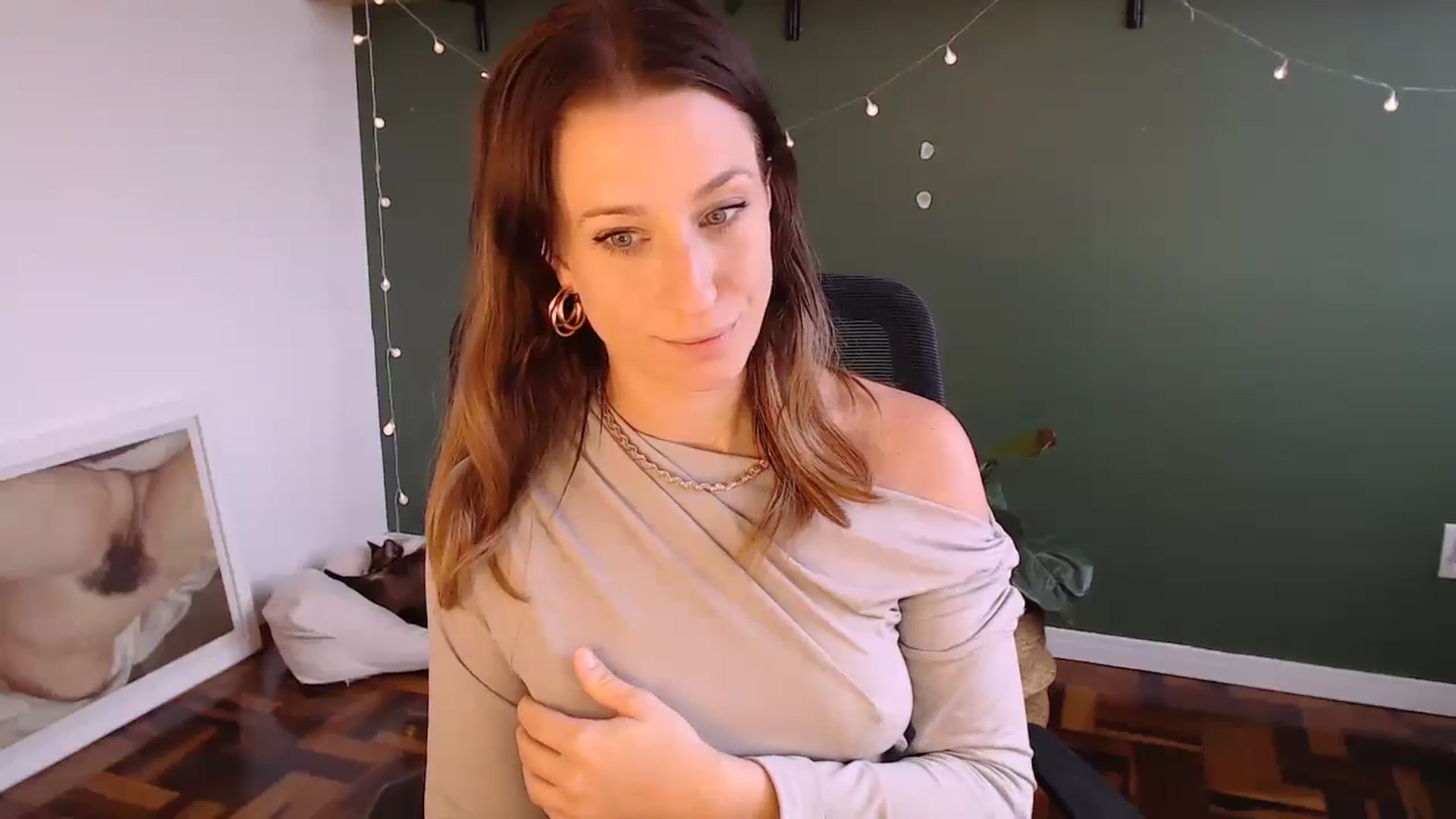 Gallery image thumbnail from Demmetria's myfreecams stream on, 05/16/2024, 18:40 image 6 of 20