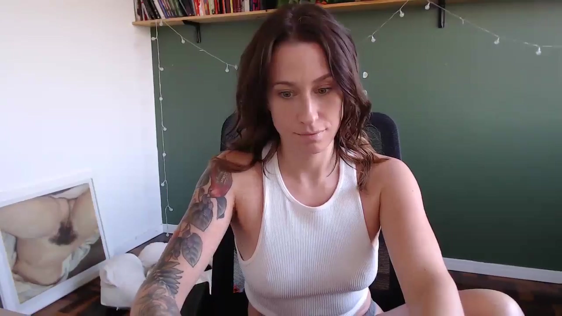 Gallery image thumbnail from Demmetria's myfreecams stream on, 05/22/2024, 19:26 image 18 of 20